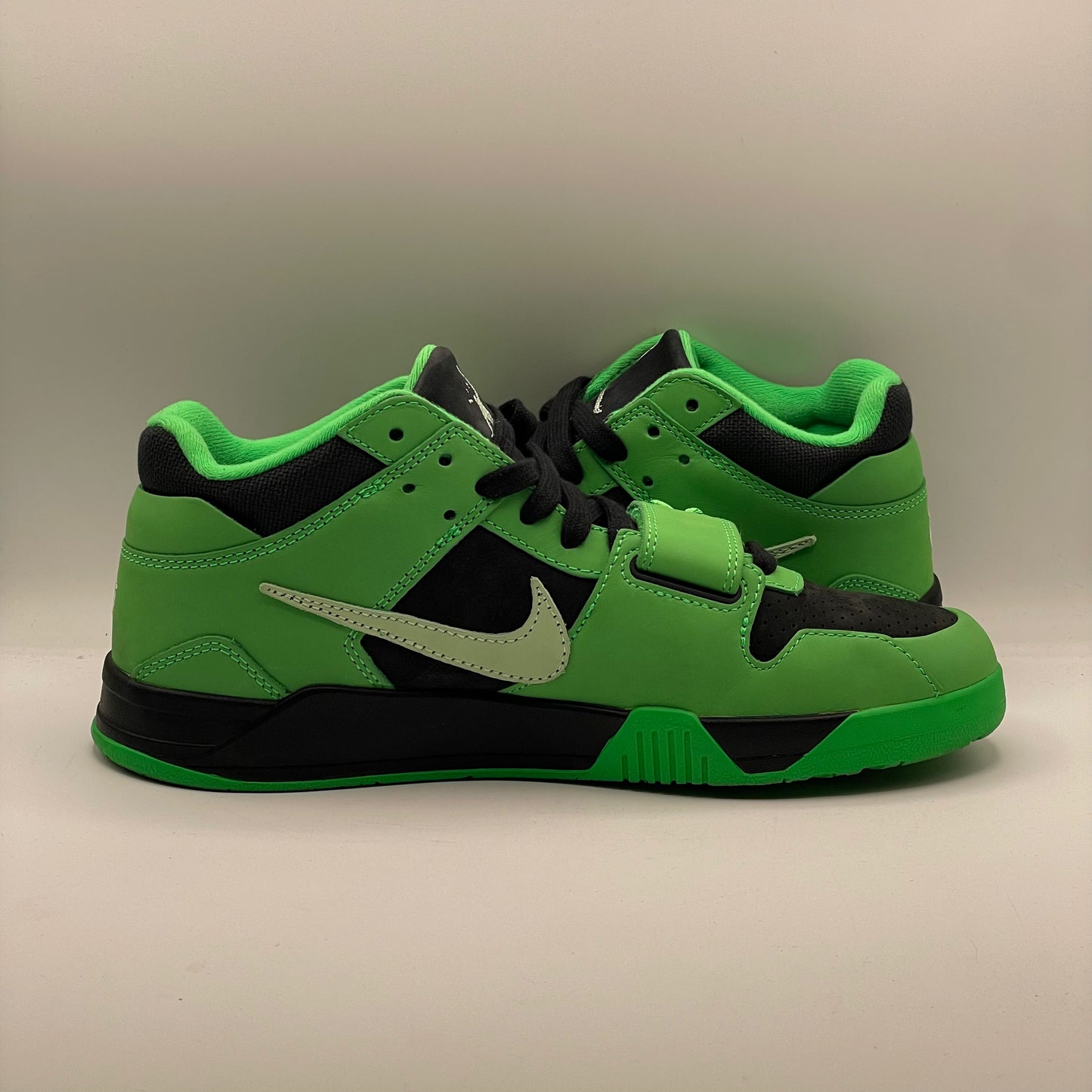 (USED) Jordan T-Rexx Travis Scott Green Spark Size 8.5