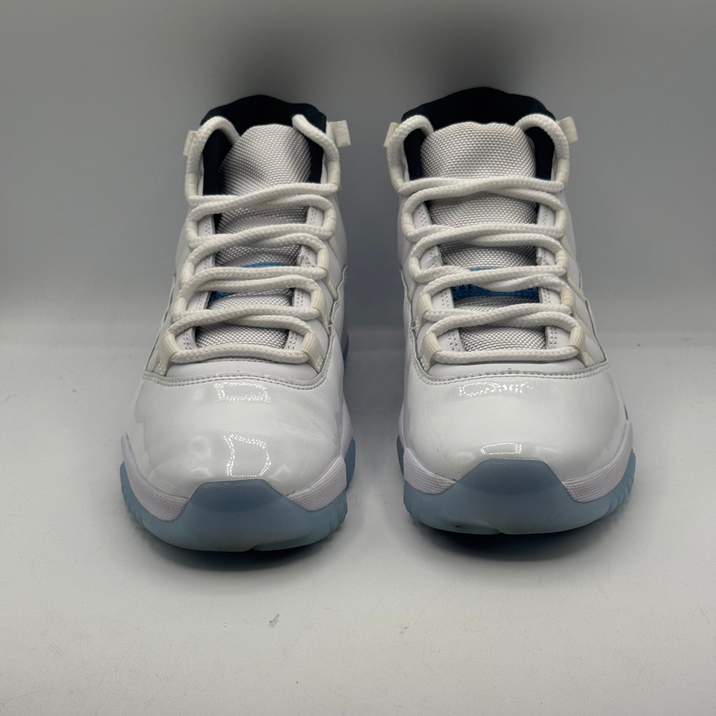 (USED NO BOX) Jordan 11 Legend Blue Size 7.5