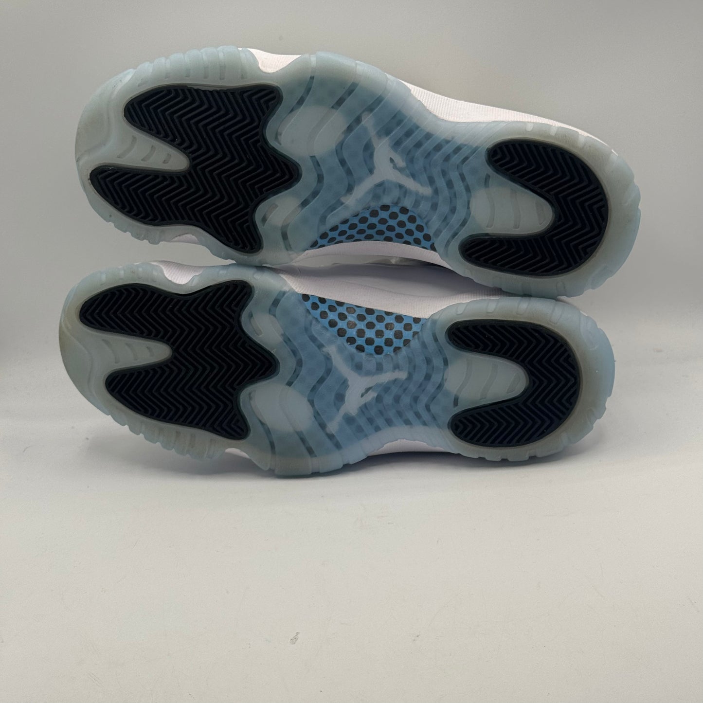 (USED NO BOX) Jordan 11 Legend Blue Size 7.5