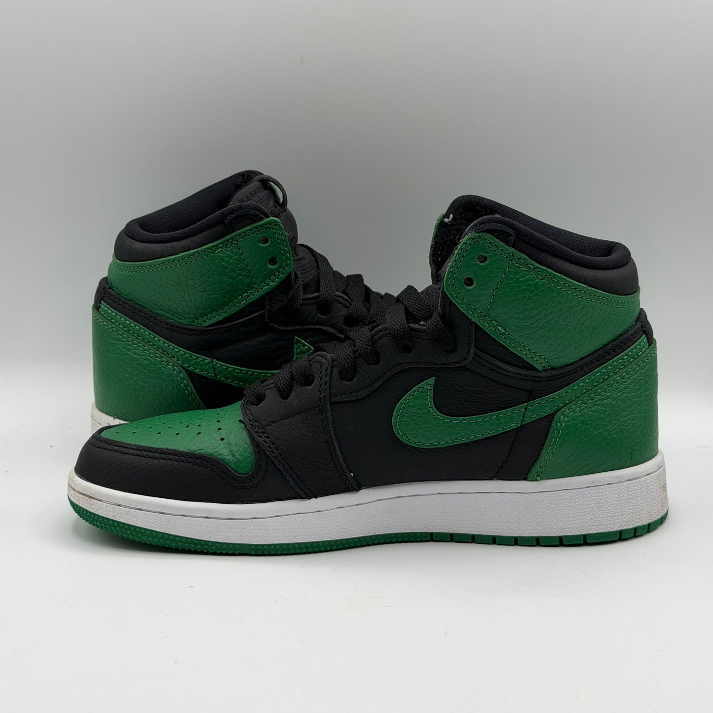 (USED) Jordan 1 High Retro Pine Green Size 5Y NO BOX