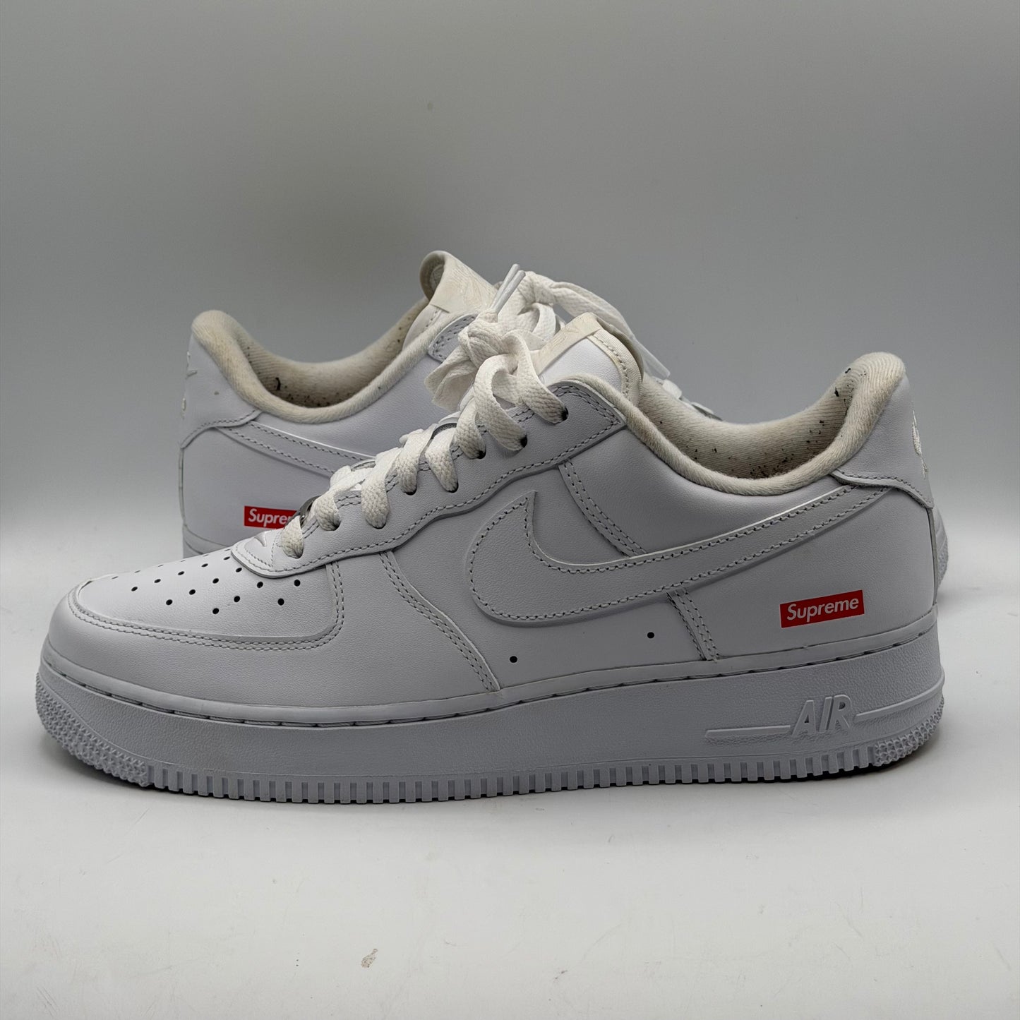 (USED) Nike Air Force 1 Supreme White Size 9