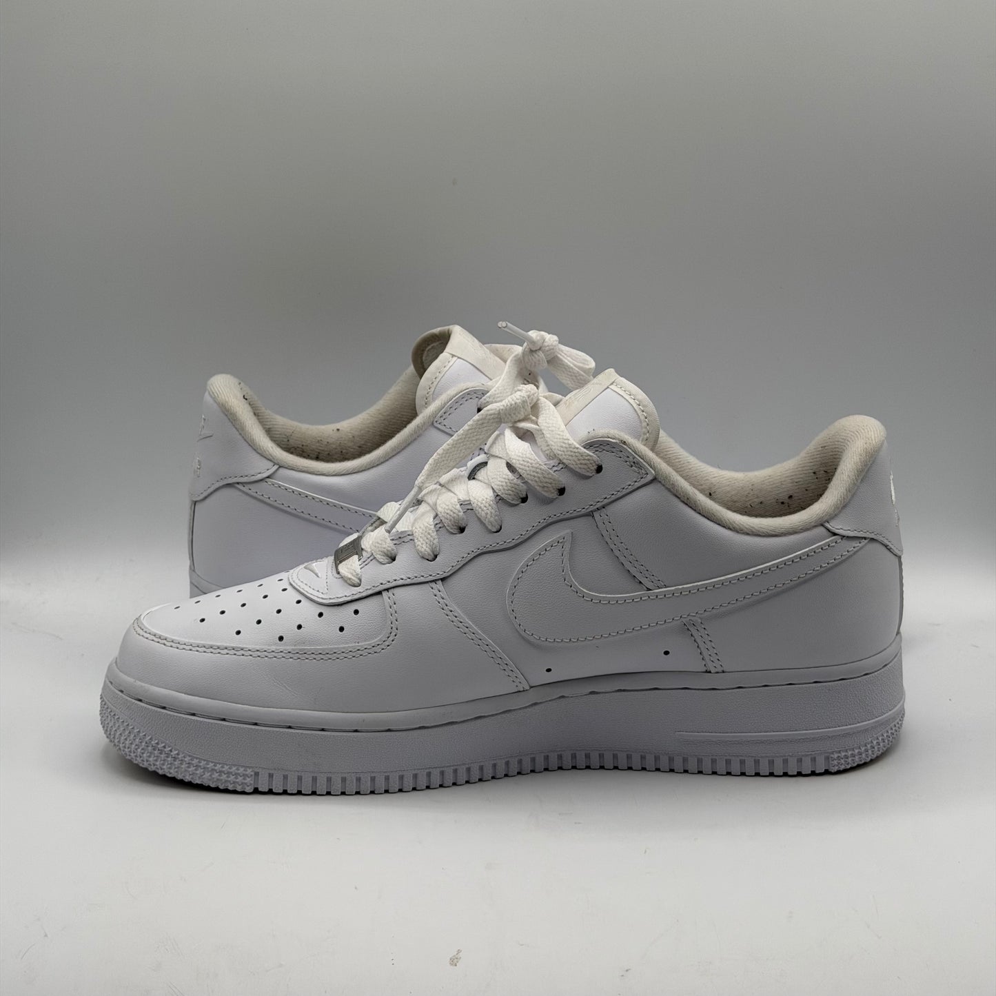 (USED) Nike Air Force 1 Supreme White Size 9