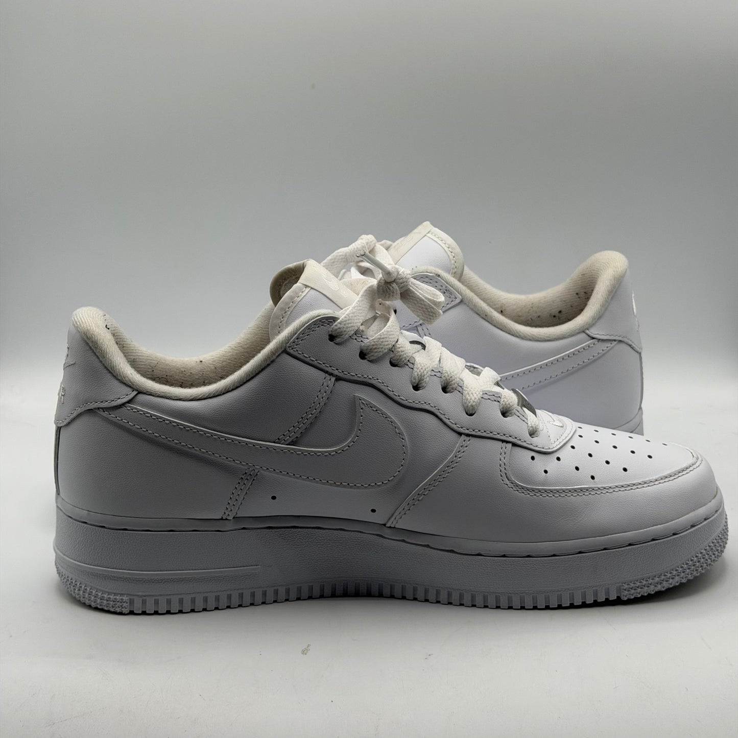 (USED) Nike Air Force 1 Supreme White Size 9