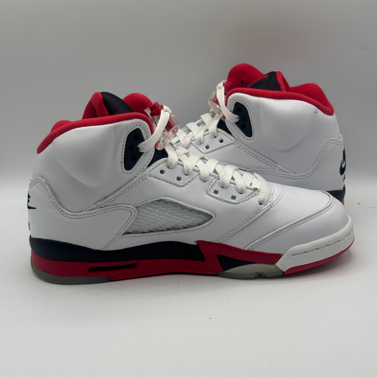 (USED 2025) Jordan 5 Retro Fire Red Black Tongue Size 7Y