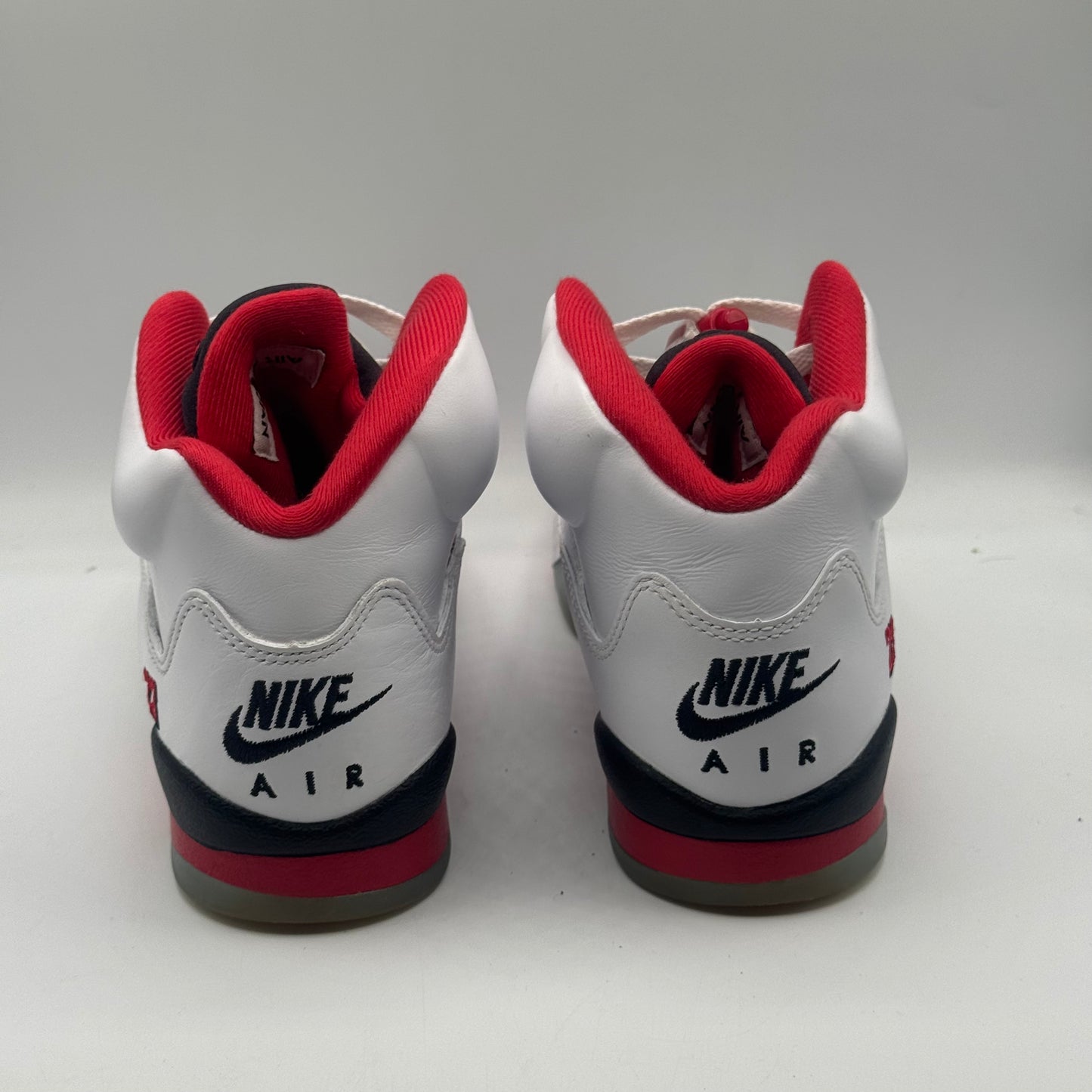 (USED 2025) Jordan 5 Retro Fire Red Black Tongue Size 7Y
