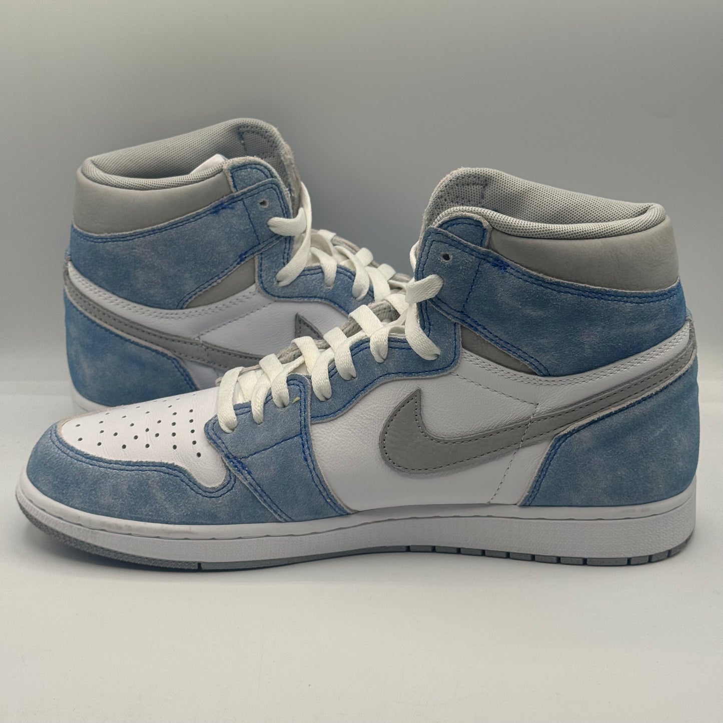 (USED) Jordan 1 Retro High Hyper Royal Smoke Grey Size 11
