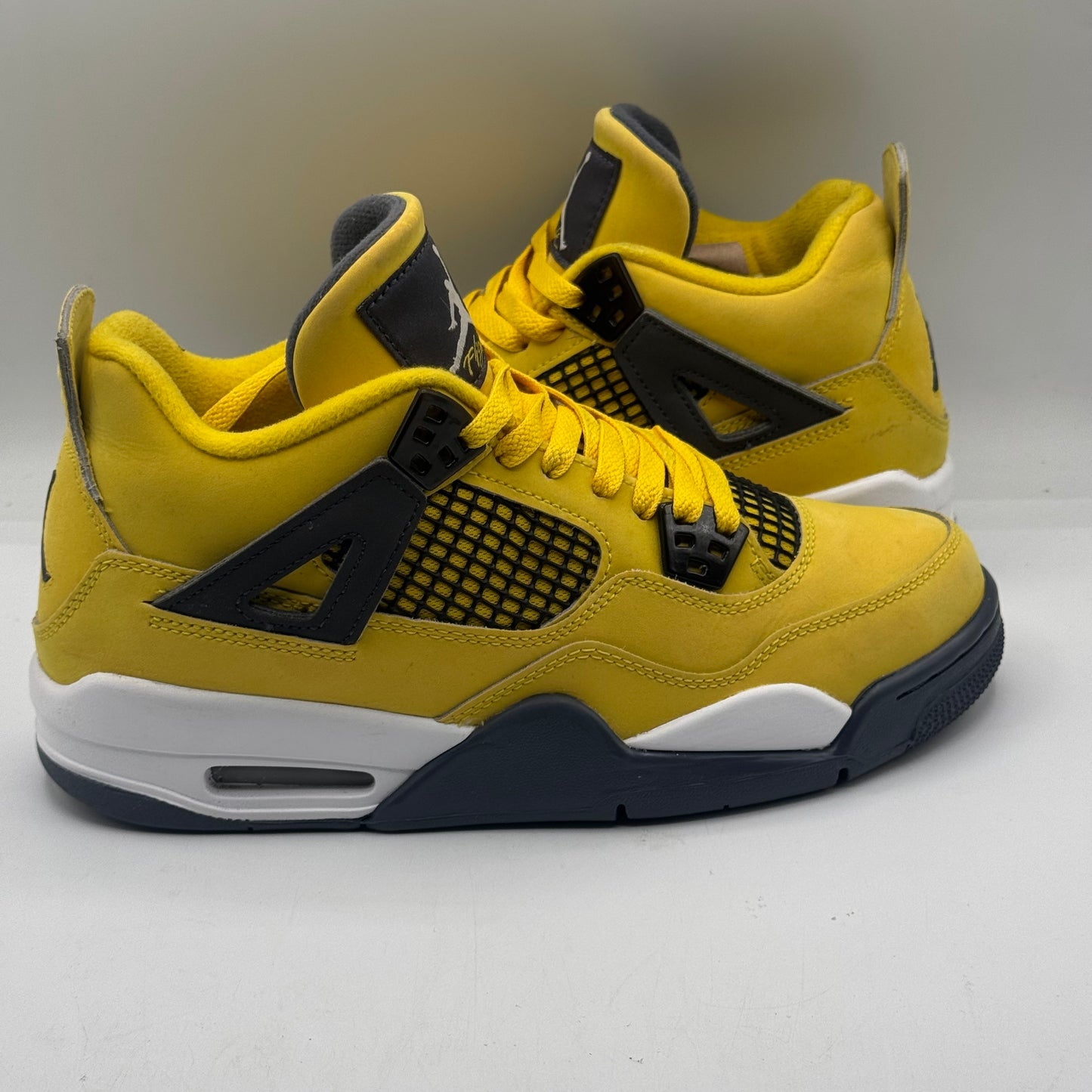 (USED) Jordan 4 Retro Lightning 2021 Size 6Y