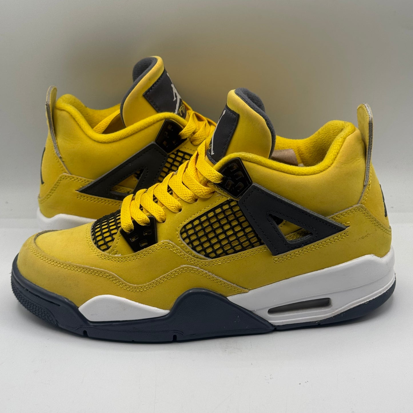 (USED) Jordan 4 Retro Lightning 2021 Size 6Y