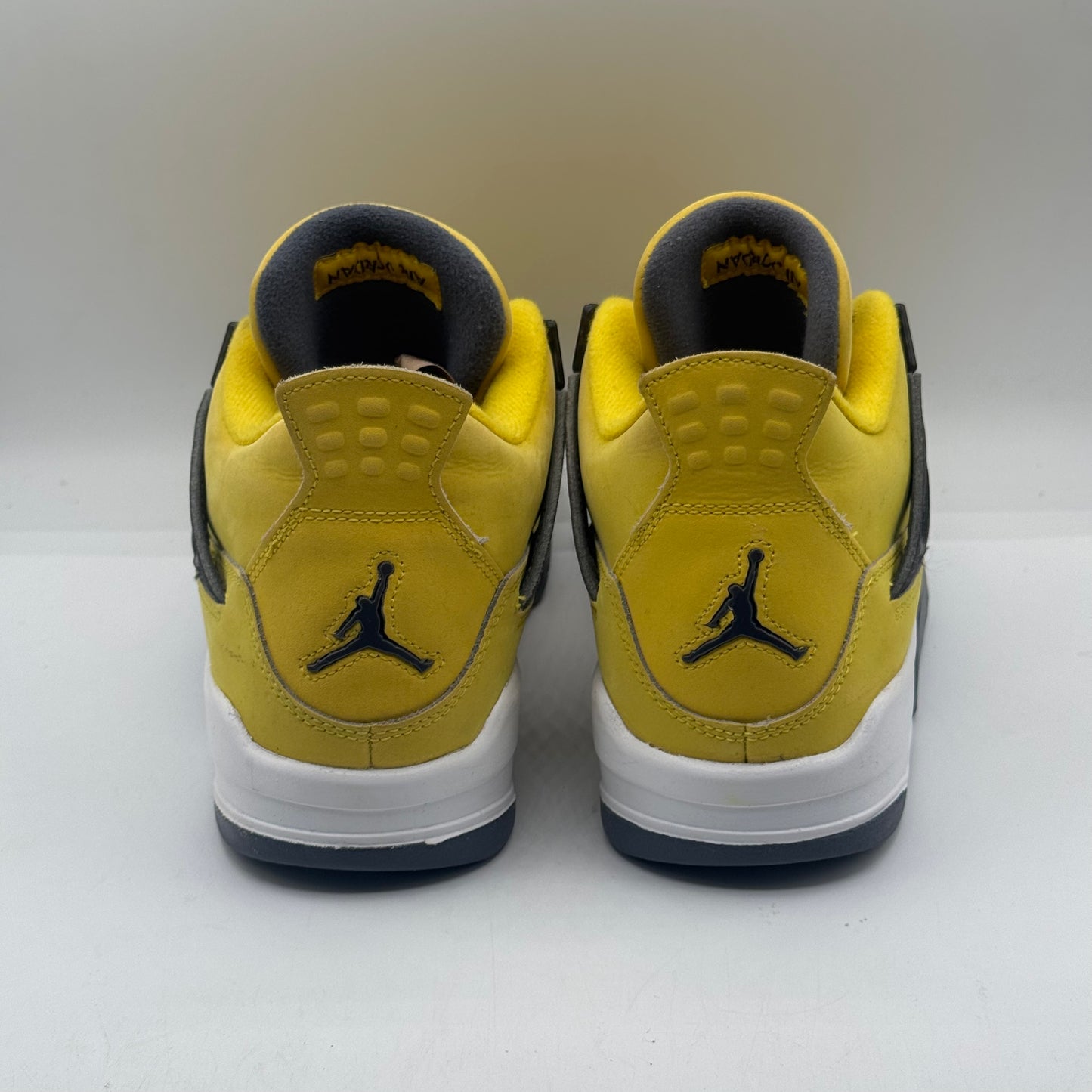 (USED) Jordan 4 Retro Lightning 2021 Size 6Y