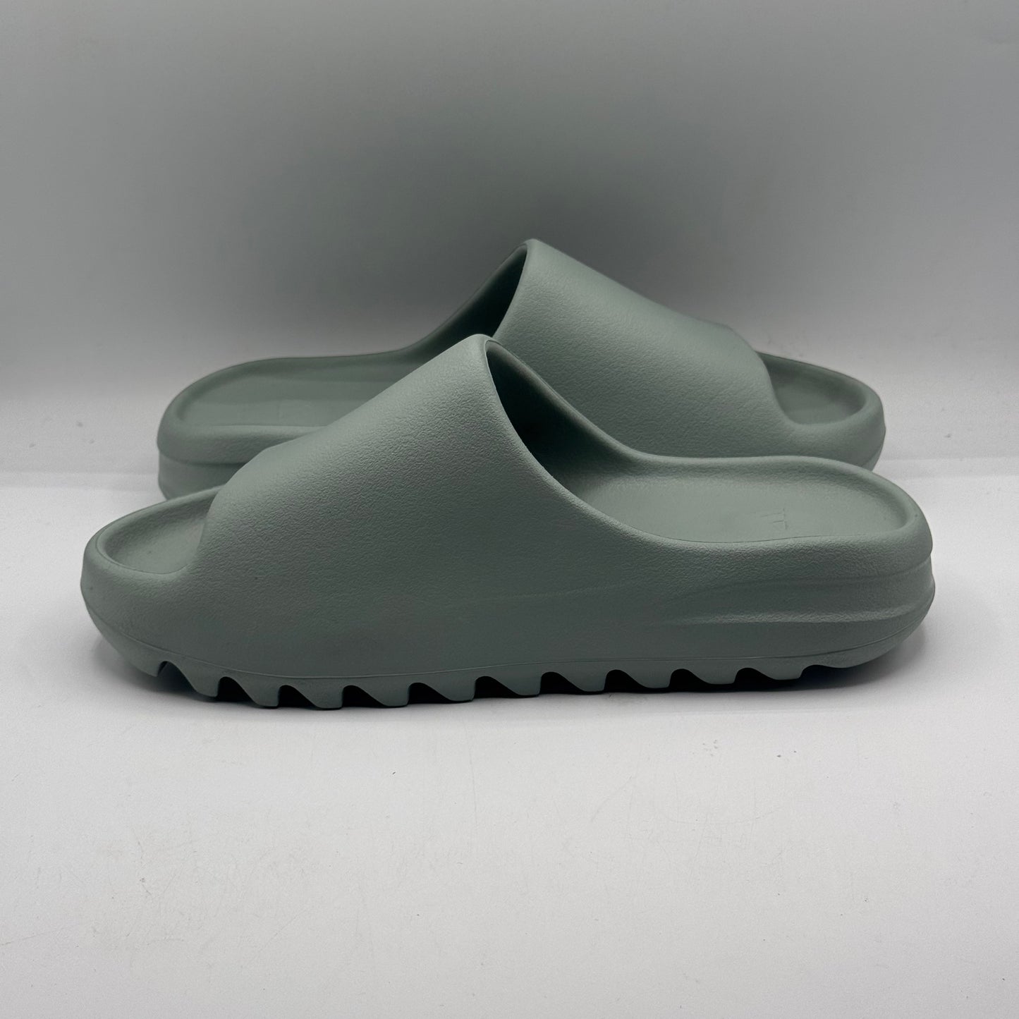 (USED) Adidas Yeezy Slide Salt Size 6Y
