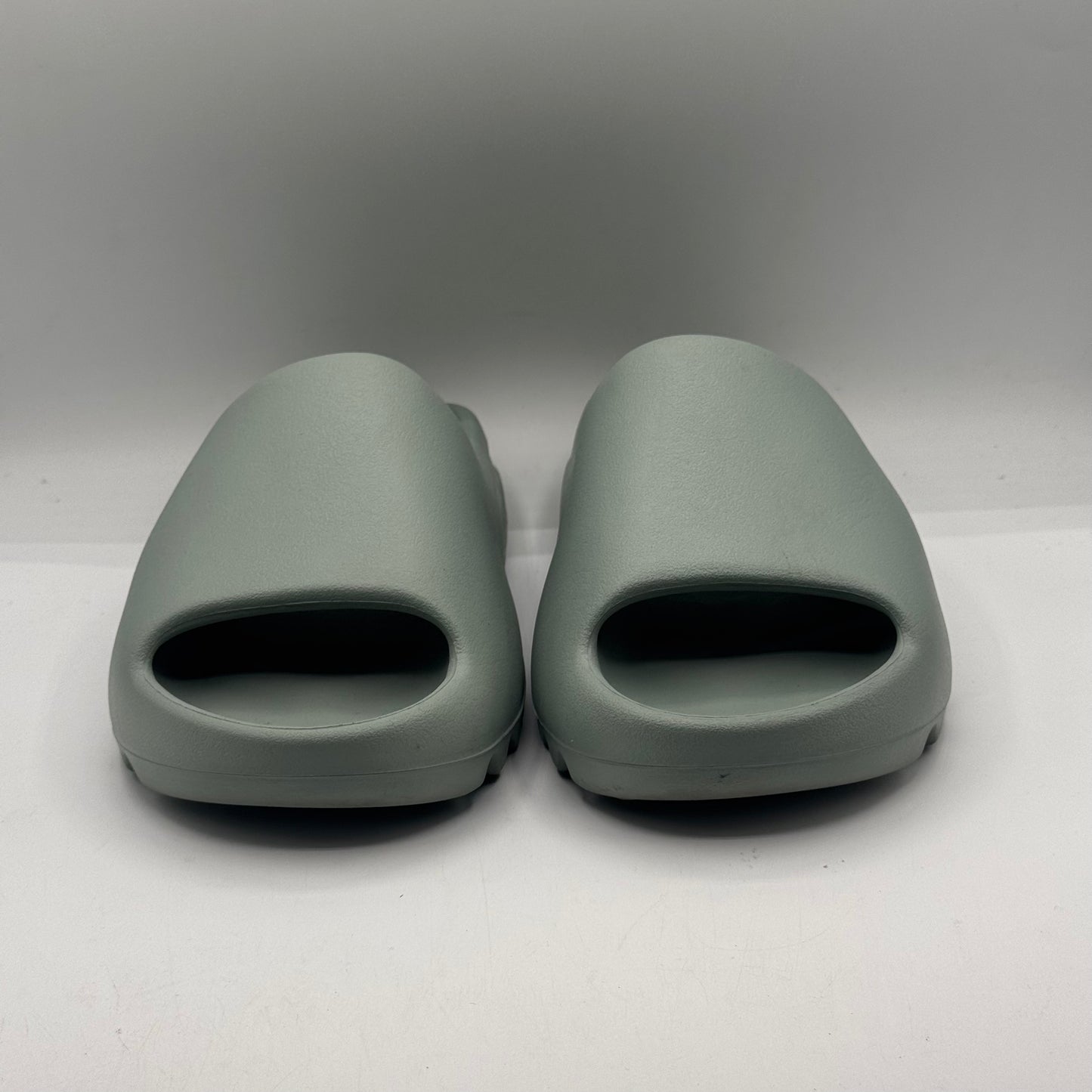 (USED) Adidas Yeezy Slide Salt Size 6Y