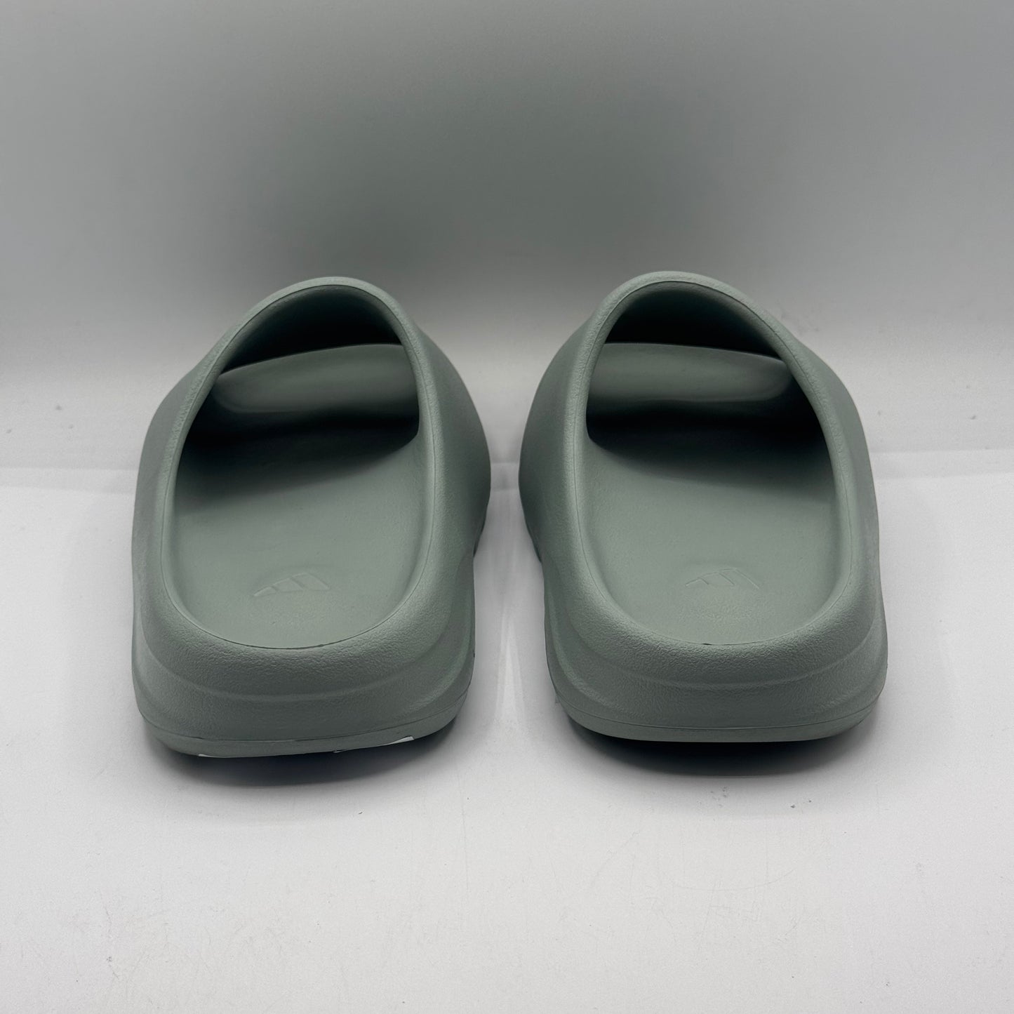 (USED) Adidas Yeezy Slide Salt Size 6Y