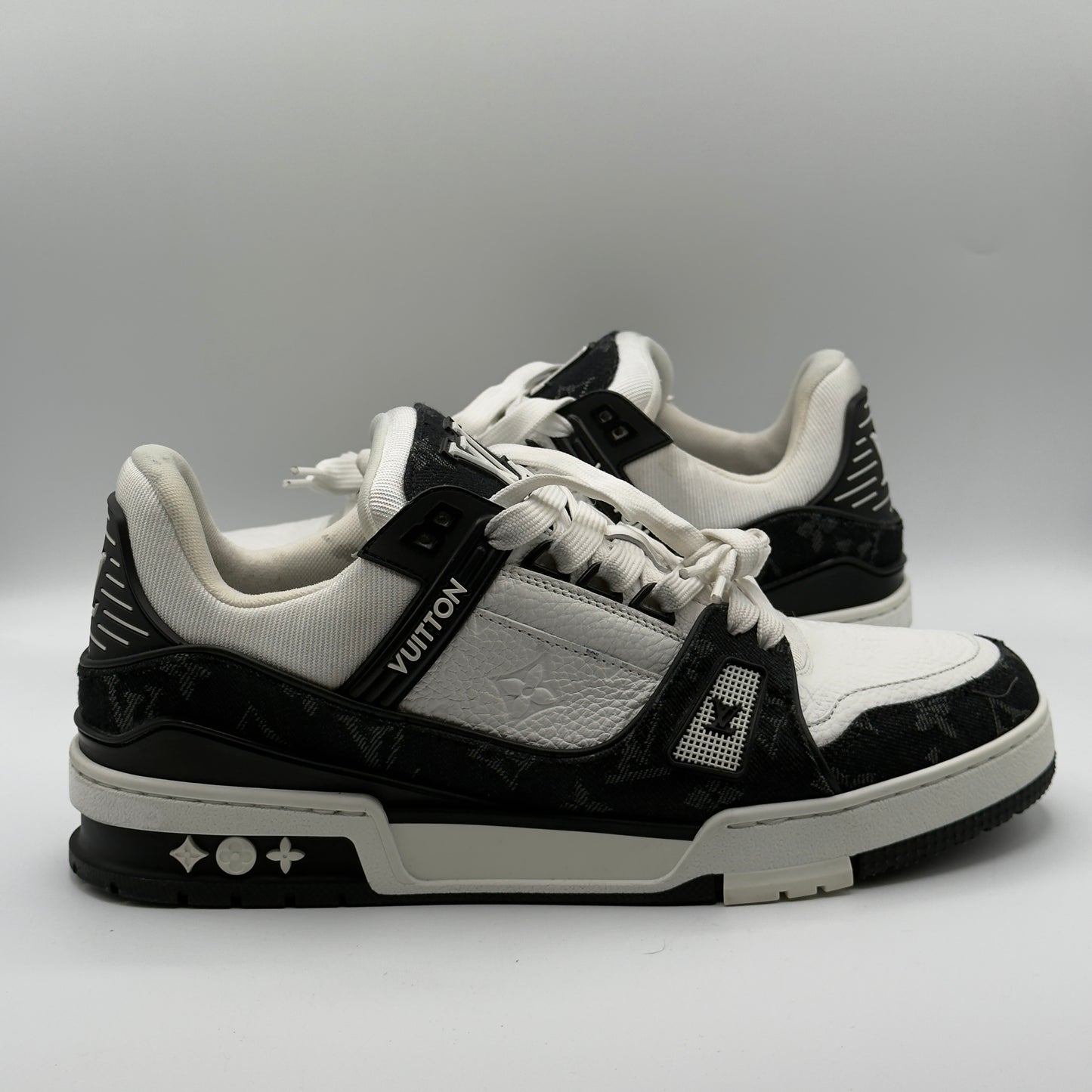 (USED No Box) LV Trainer Sneaker Black And White Size LV 7