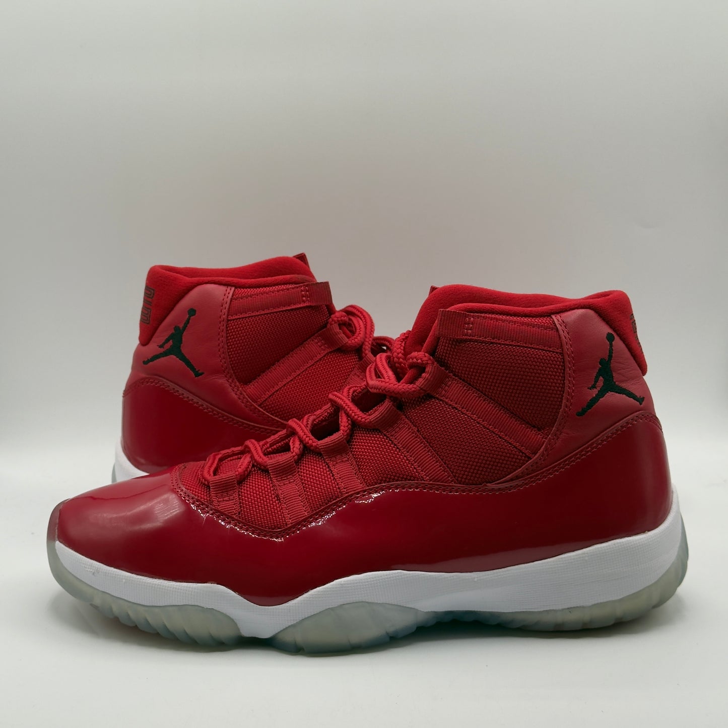 (USED NO BOX) Jordan 11 Retro Win Like 96' Size 9.5