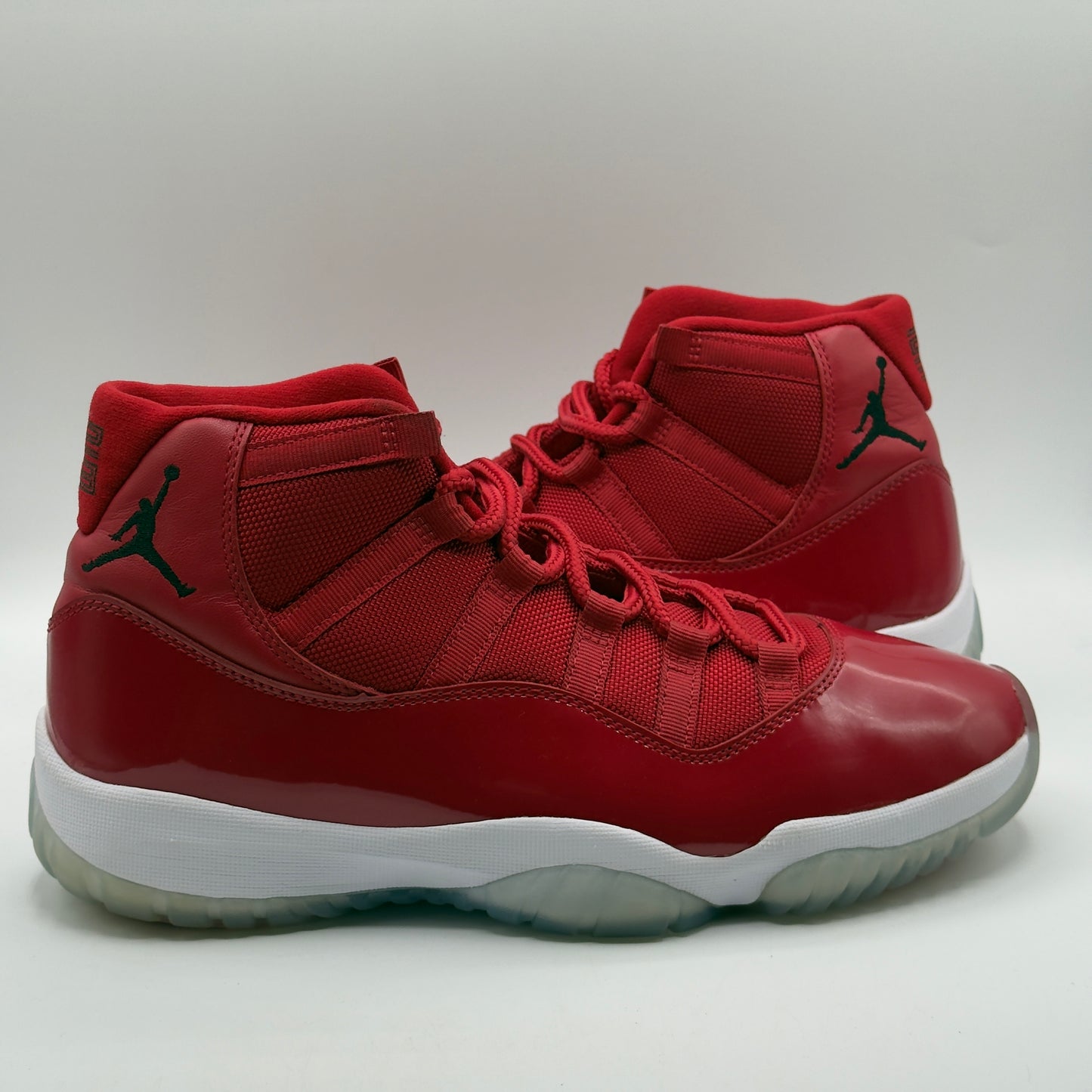 (USED NO BOX) Jordan 11 Retro Win Like 96' Size 9.5