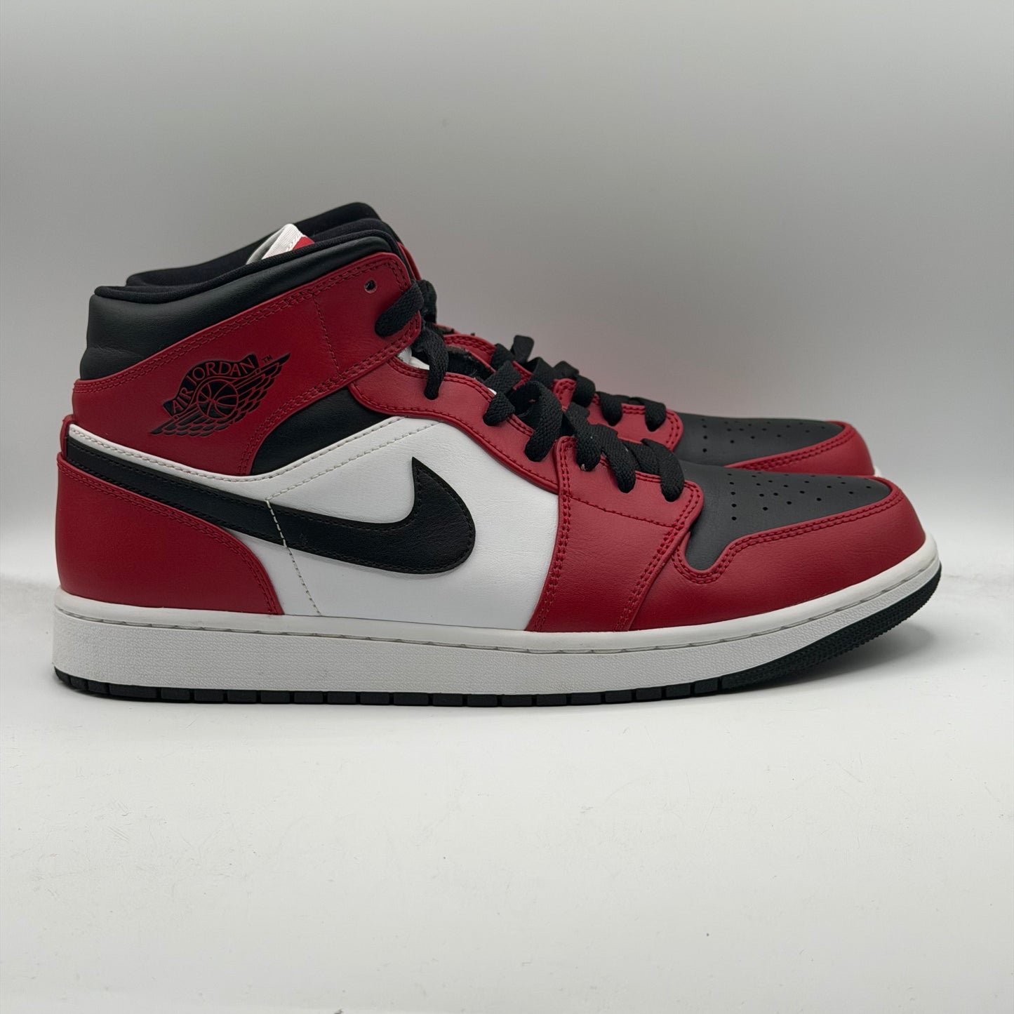(USED) Jordan 1 Mid Chicago Toe Size 12 NO BOX