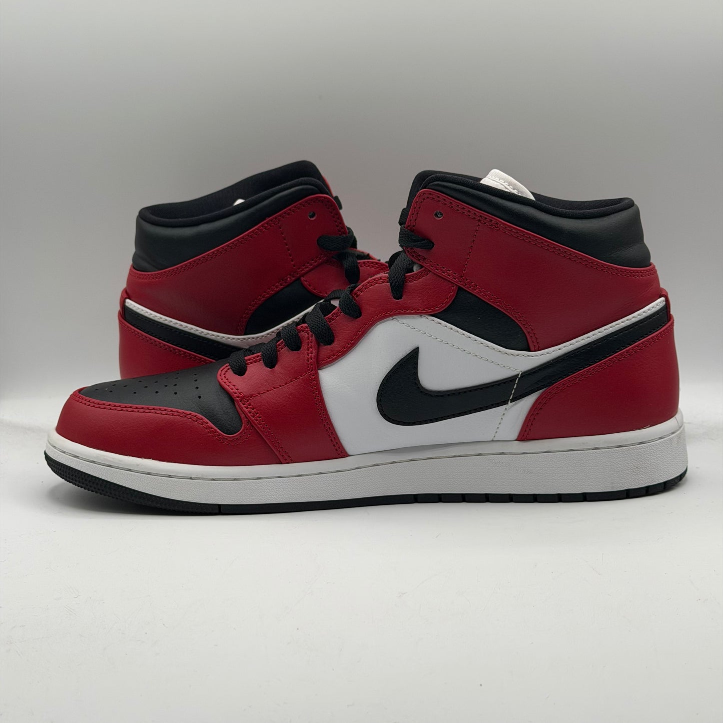(USED) Jordan 1 Mid Chicago Toe Size 12 NO BOX