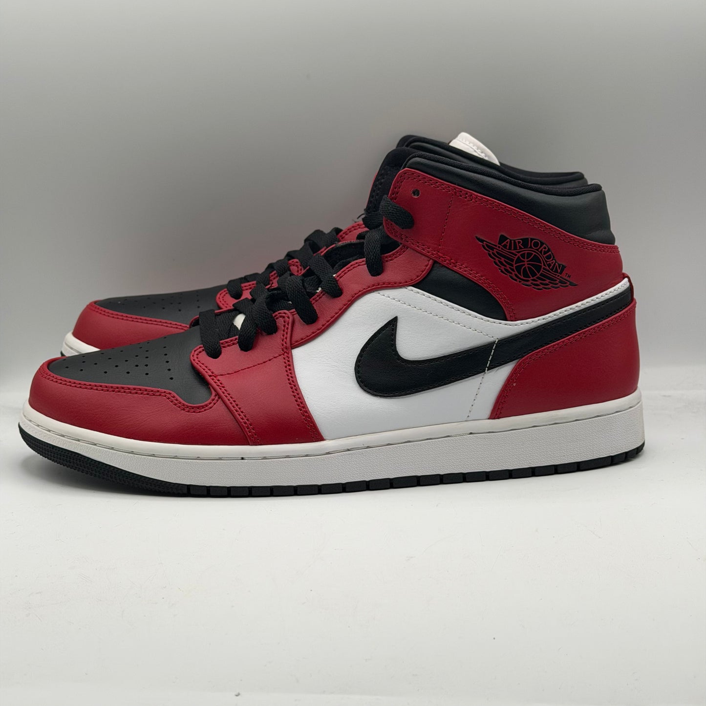 (USED) Jordan 1 Mid Chicago Toe Size 12 NO BOX