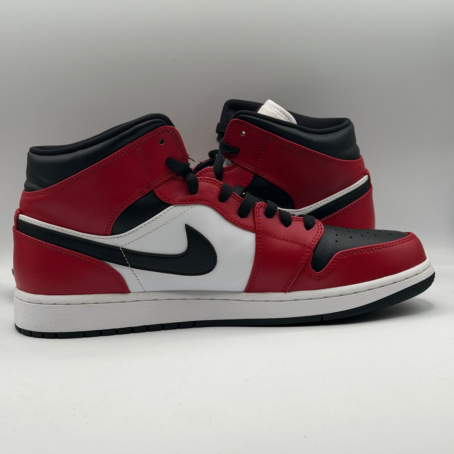 (USED) Jordan 1 Mid Chicago Toe Size 12 NO BOX