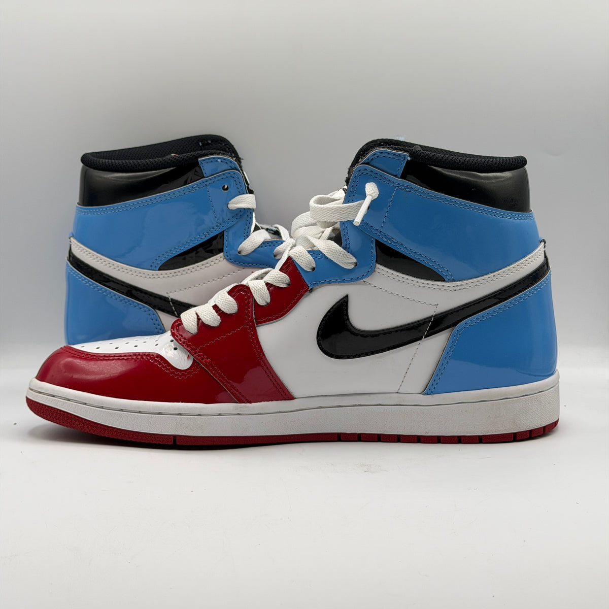 (USED) Jordan 1 Retro High Fearless UNC Chicago Size 10.5