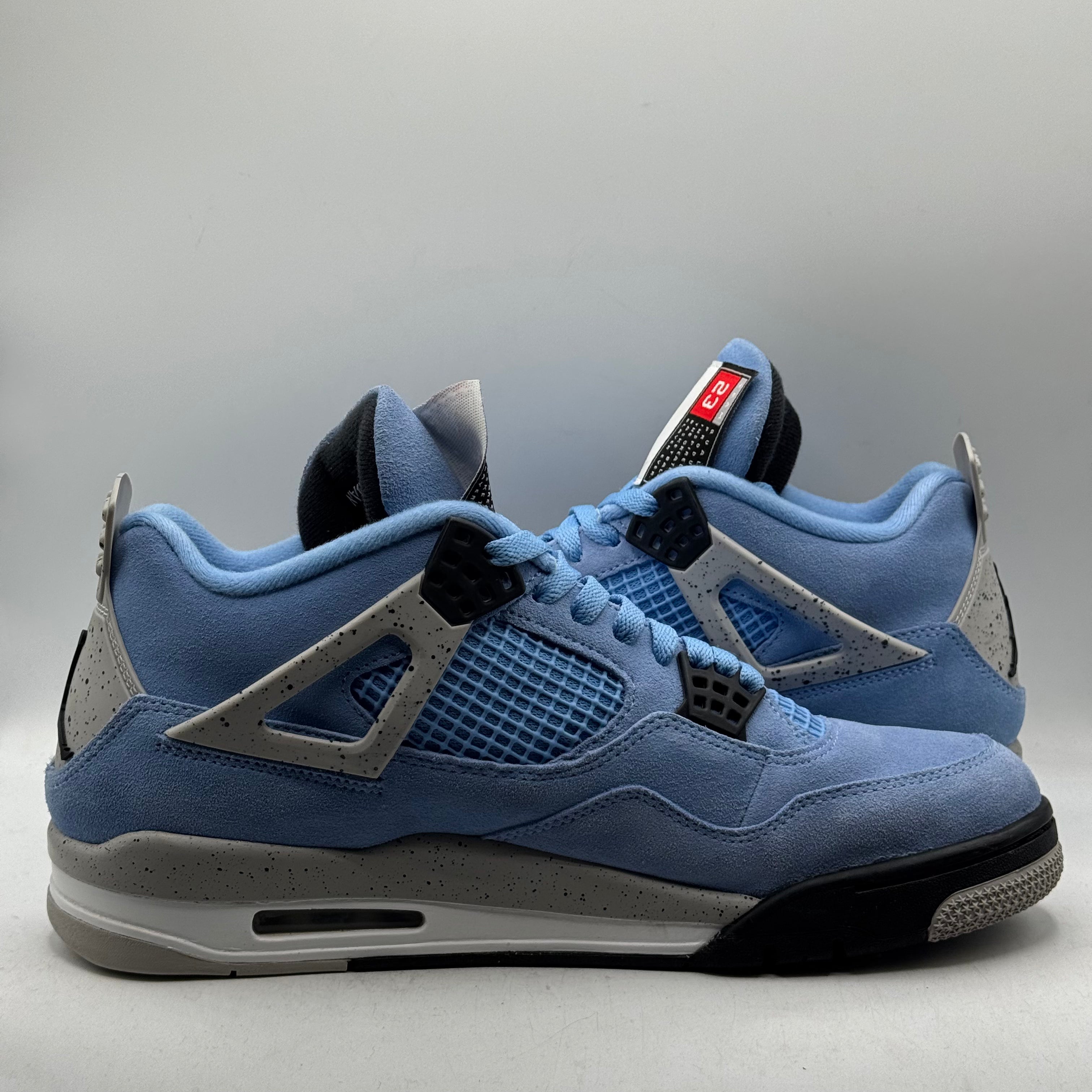 (USED) Jordan 4 University Blue Size 10.5