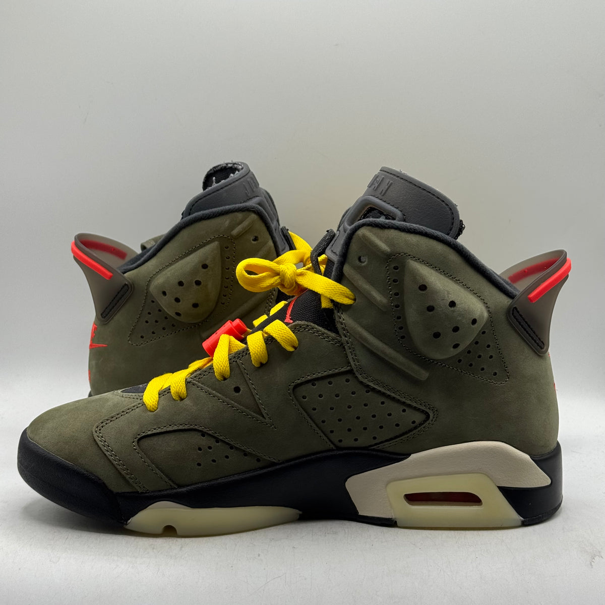 (USED) Jordan 6 Travis Scott Size 9