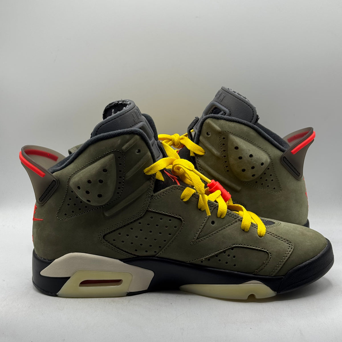 (USED) Jordan 6 Travis Scott Size 9