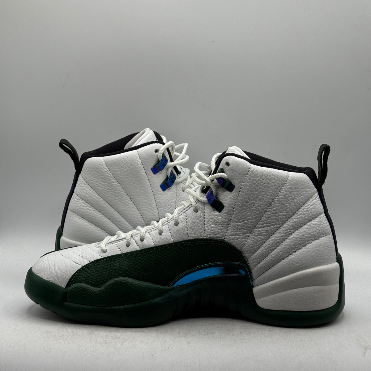 (USED) Jordan 12 Bucks Size 9