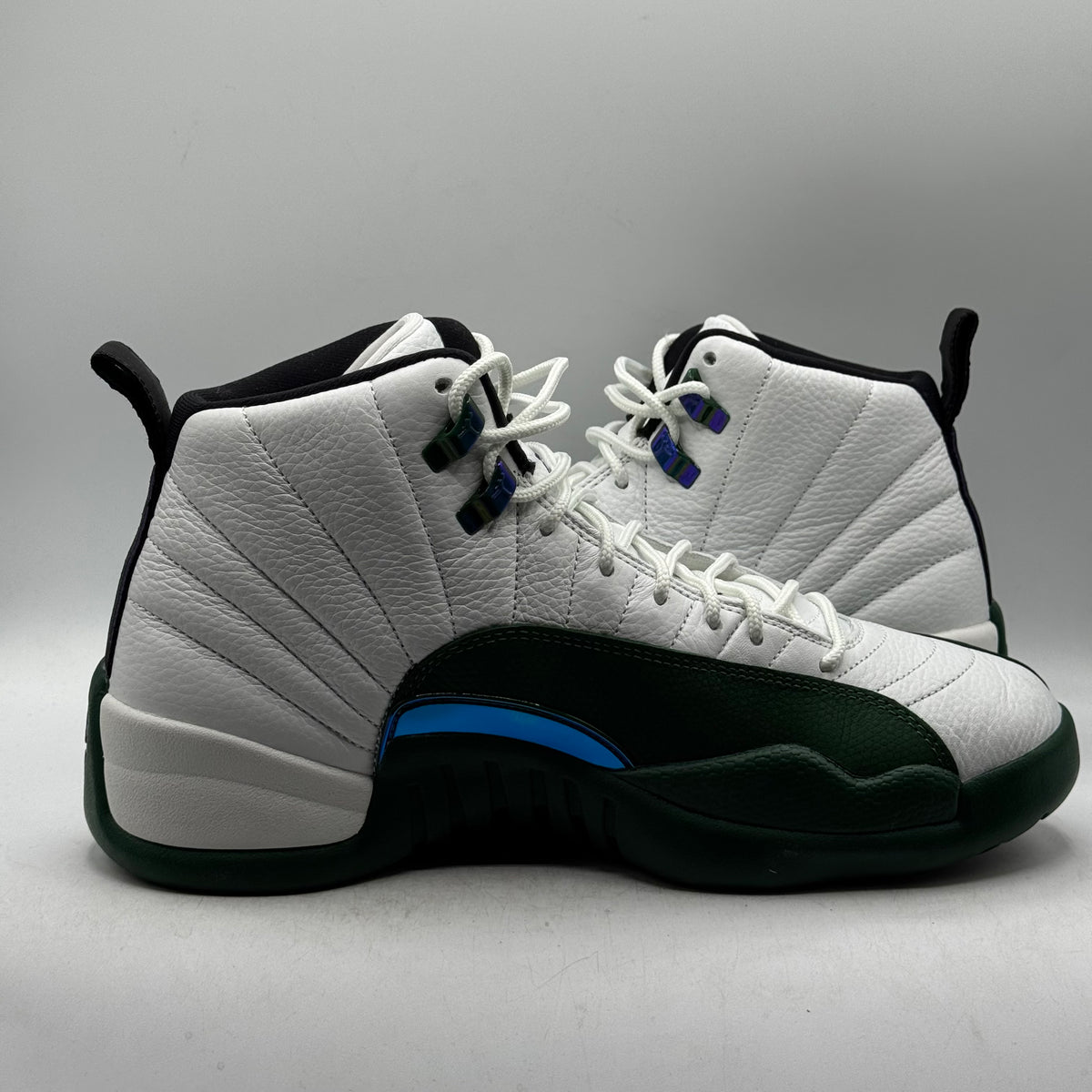 (USED) Jordan 12 Bucks Size 9