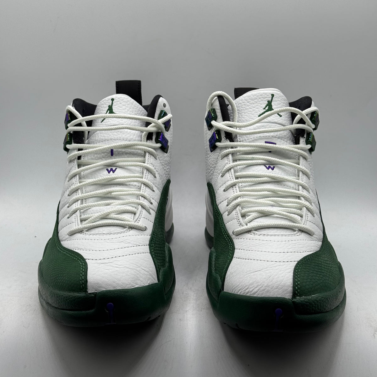 (USED) Jordan 12 Bucks Size 9