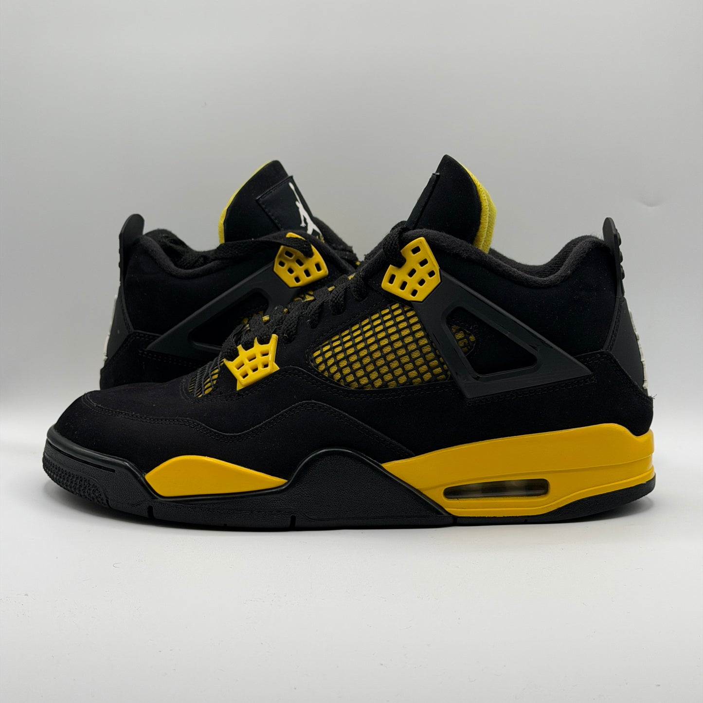 (USED) Jordan 4 Retro Thunder Size 10.5