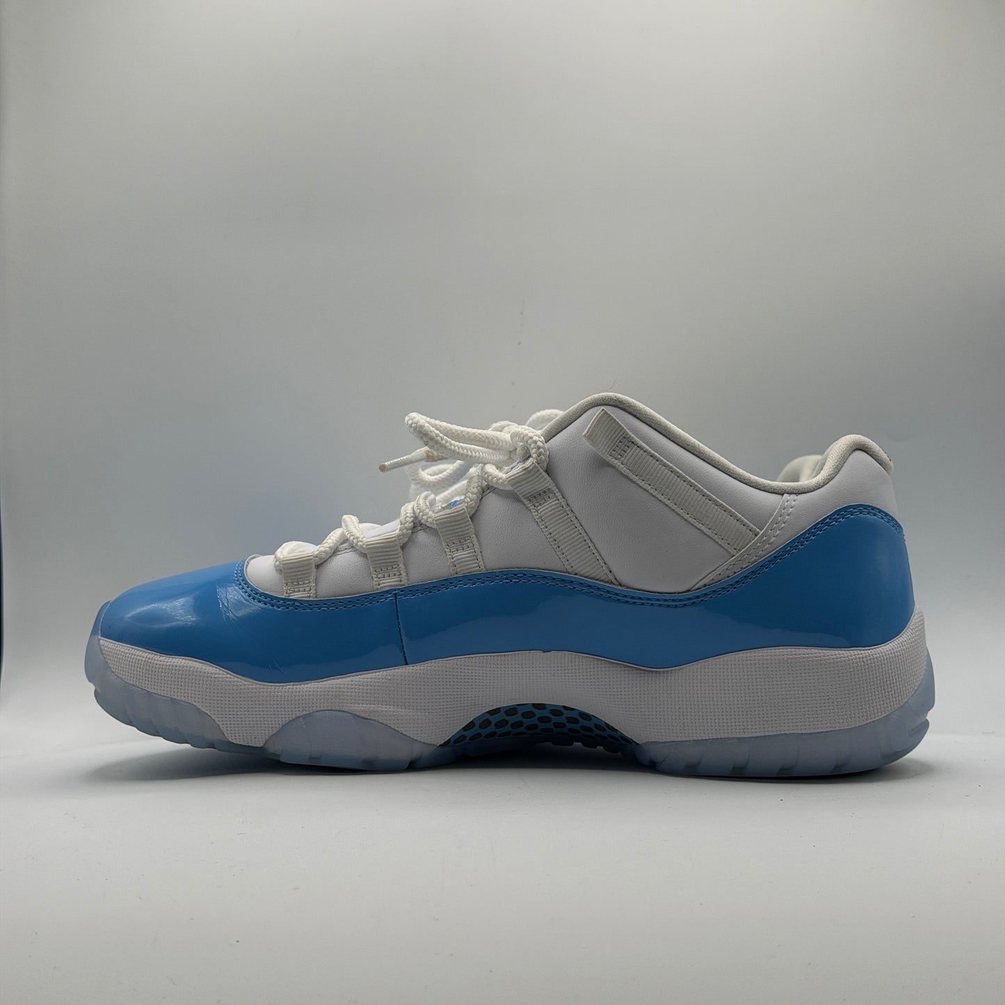 (USED) Jordan 11 Retro Low University Blue (2026) Size 9.5 No Box