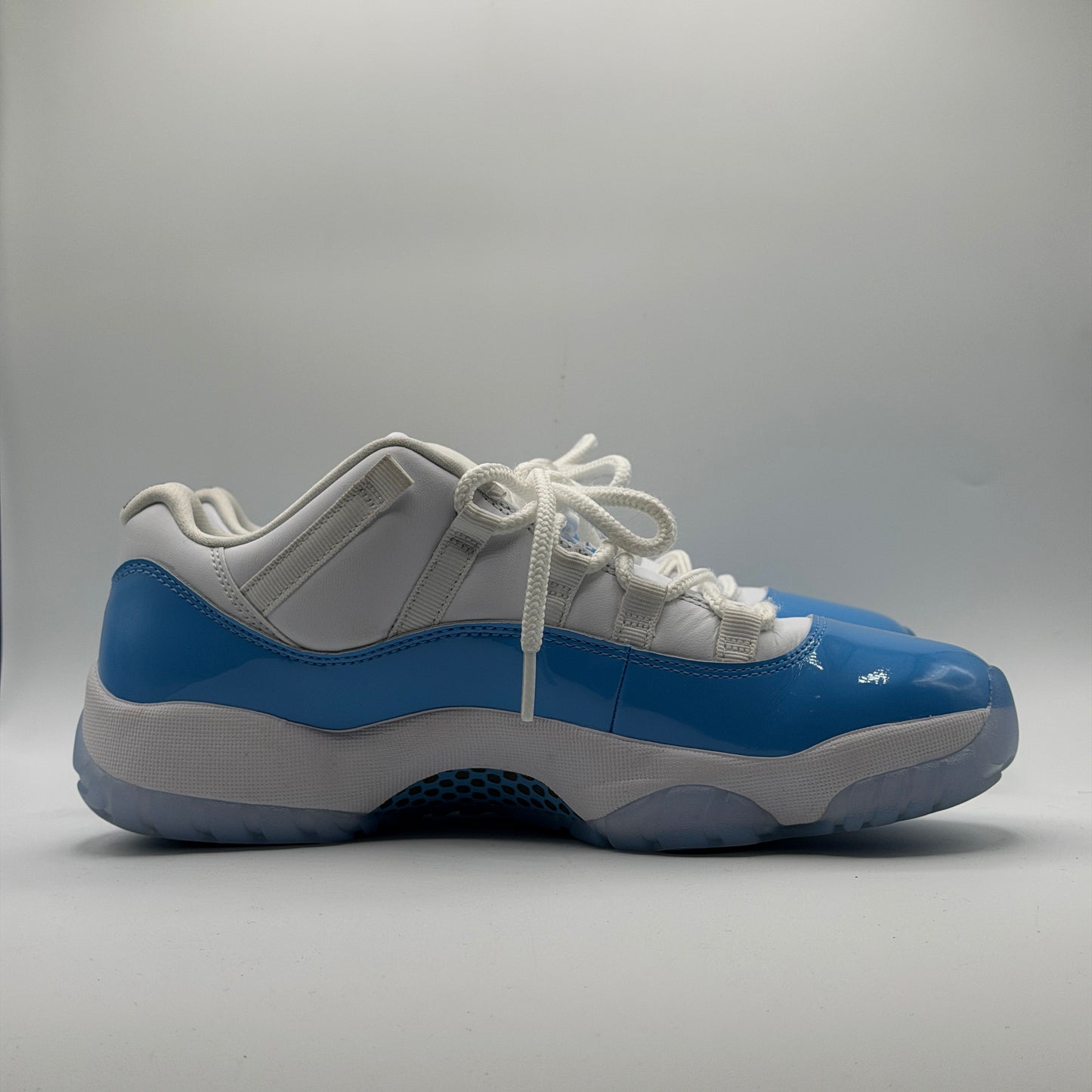 (USED) Jordan 11 Retro Low University Blue (2026) Size 9.5 No Box