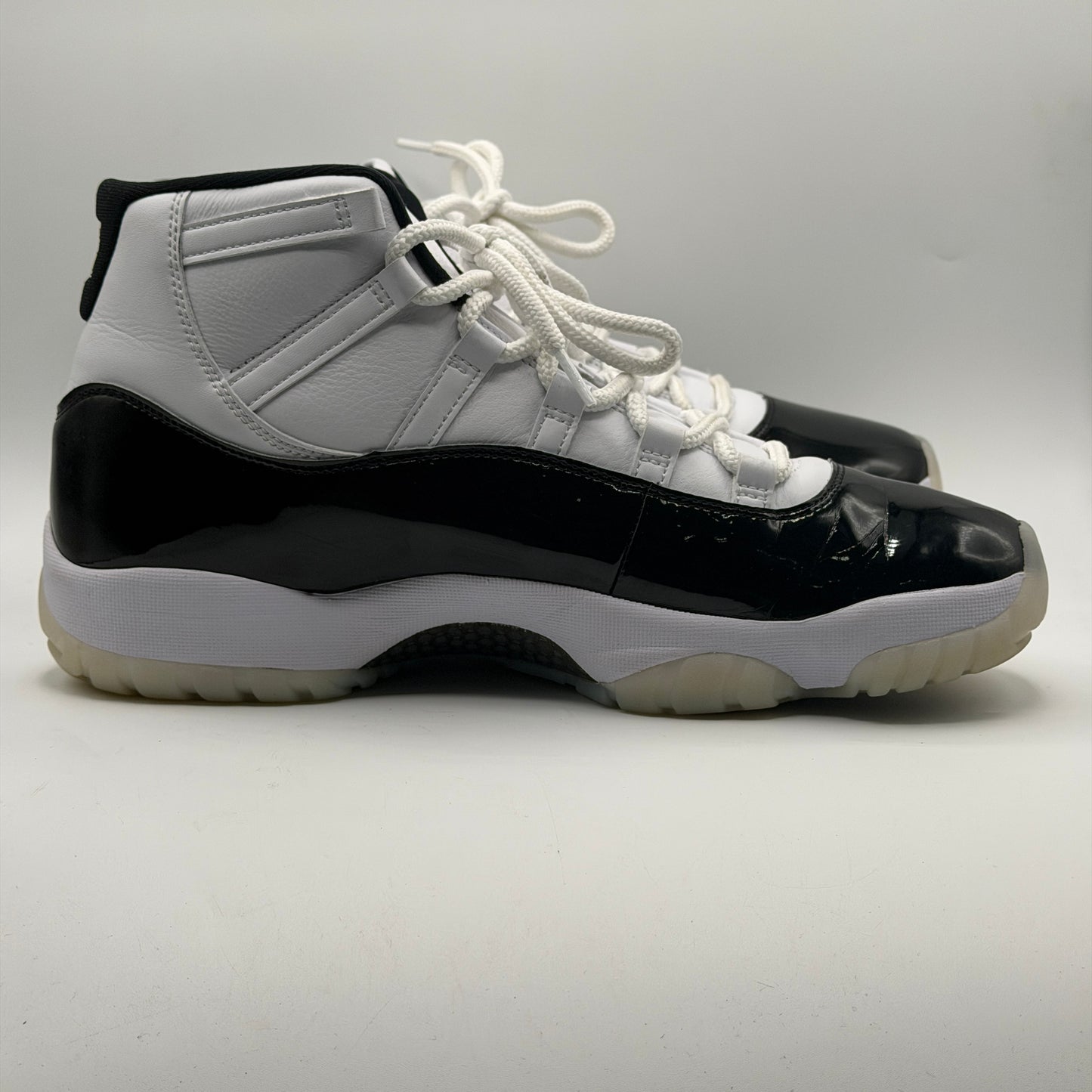 (USED NO BOX) Jordan 11 Retro DMP Gratitude Size 12