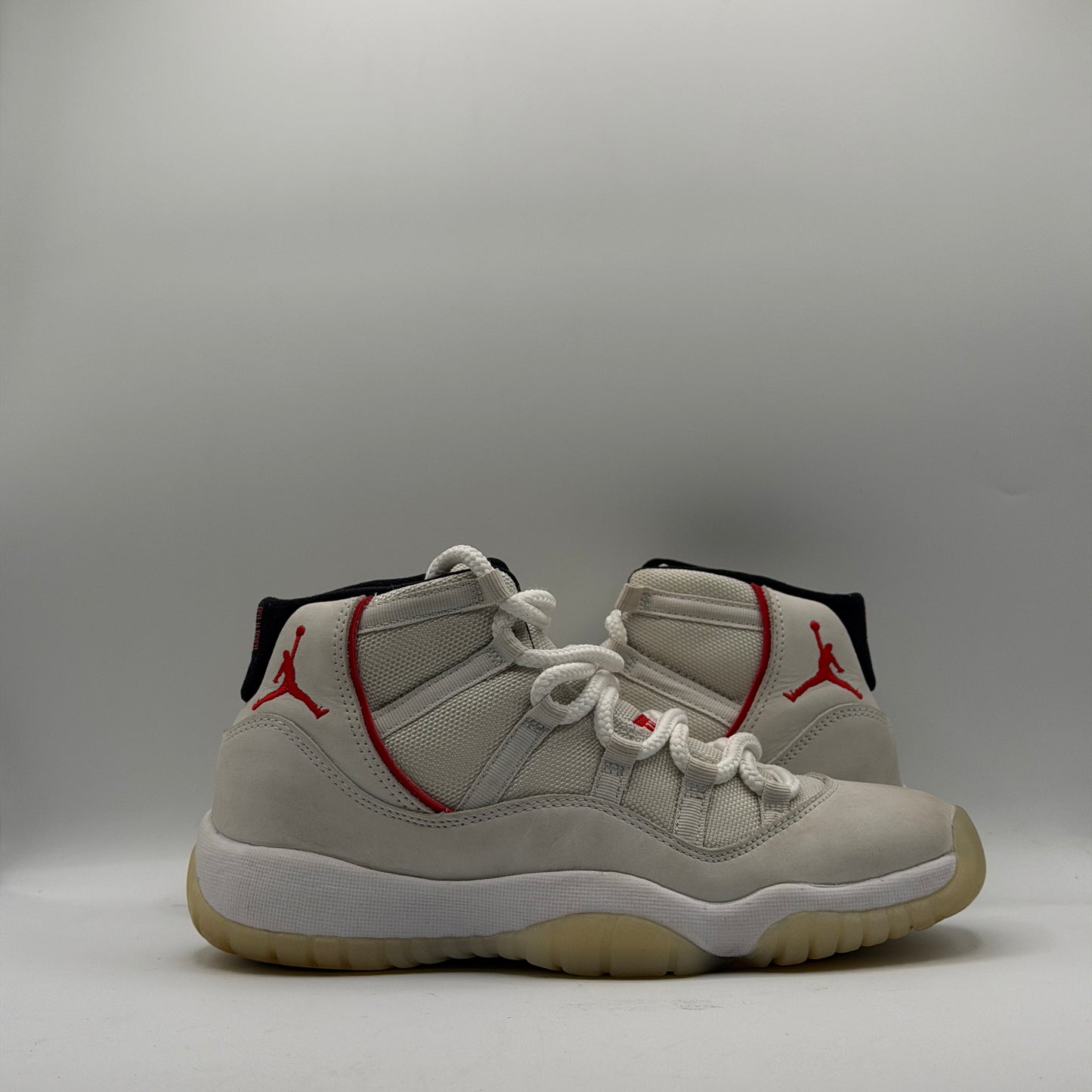 (USED) Jordan 11 Retro Platinum Tint Size 6Y