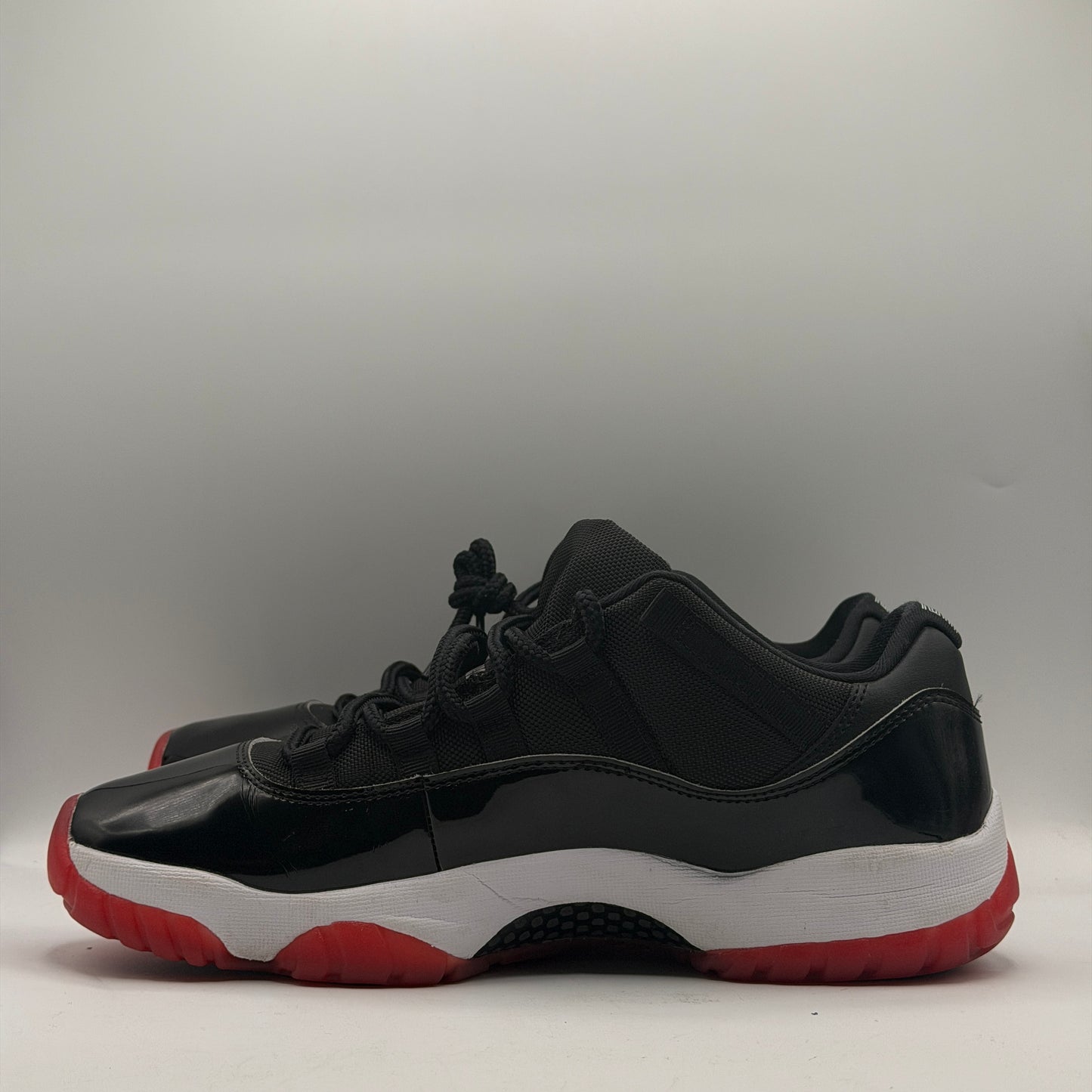 (USED) Jordan 11 Retro Low Bred Size 10.5