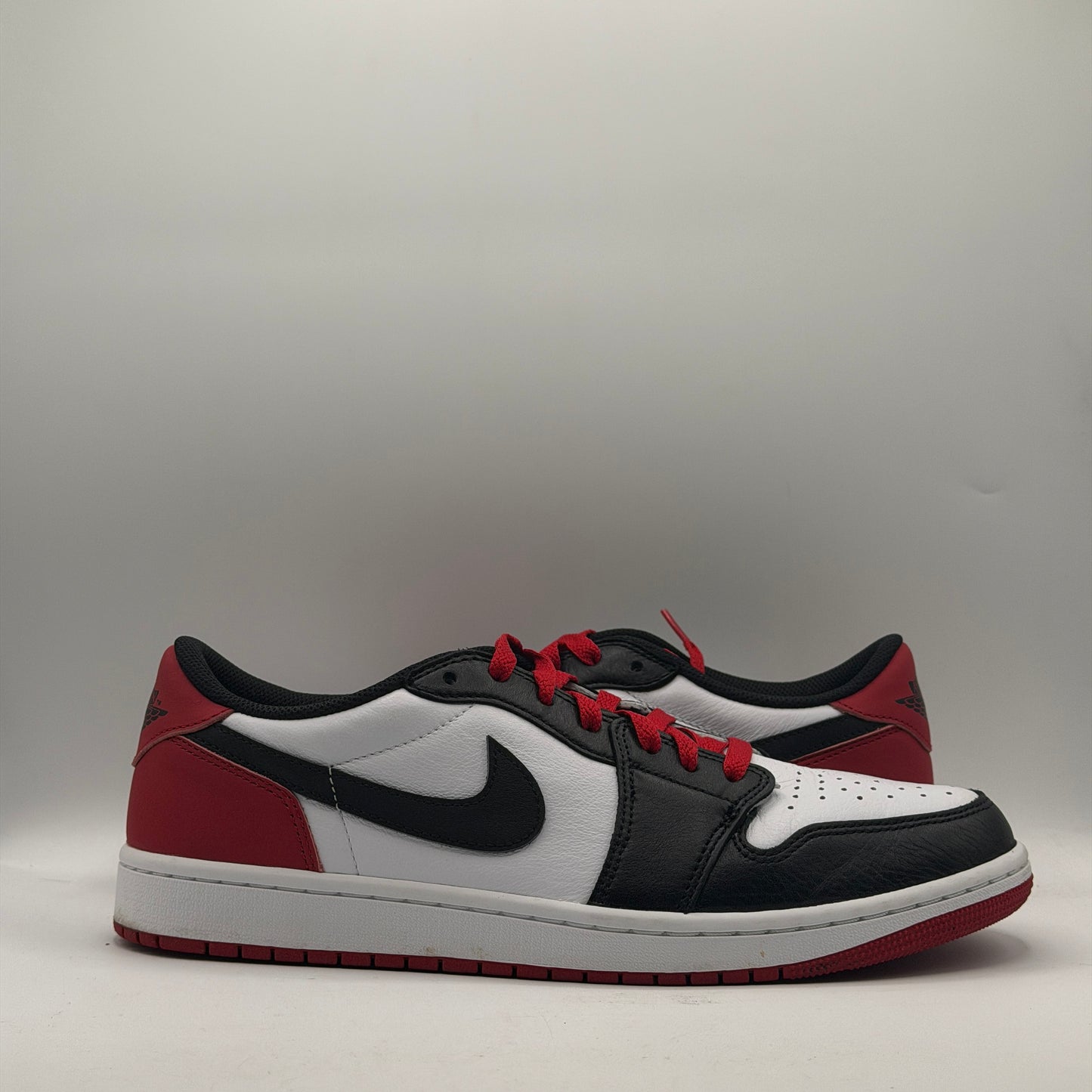 (USED) Jordan 1 Retro Low OG Black Toe (2023) Size 11
