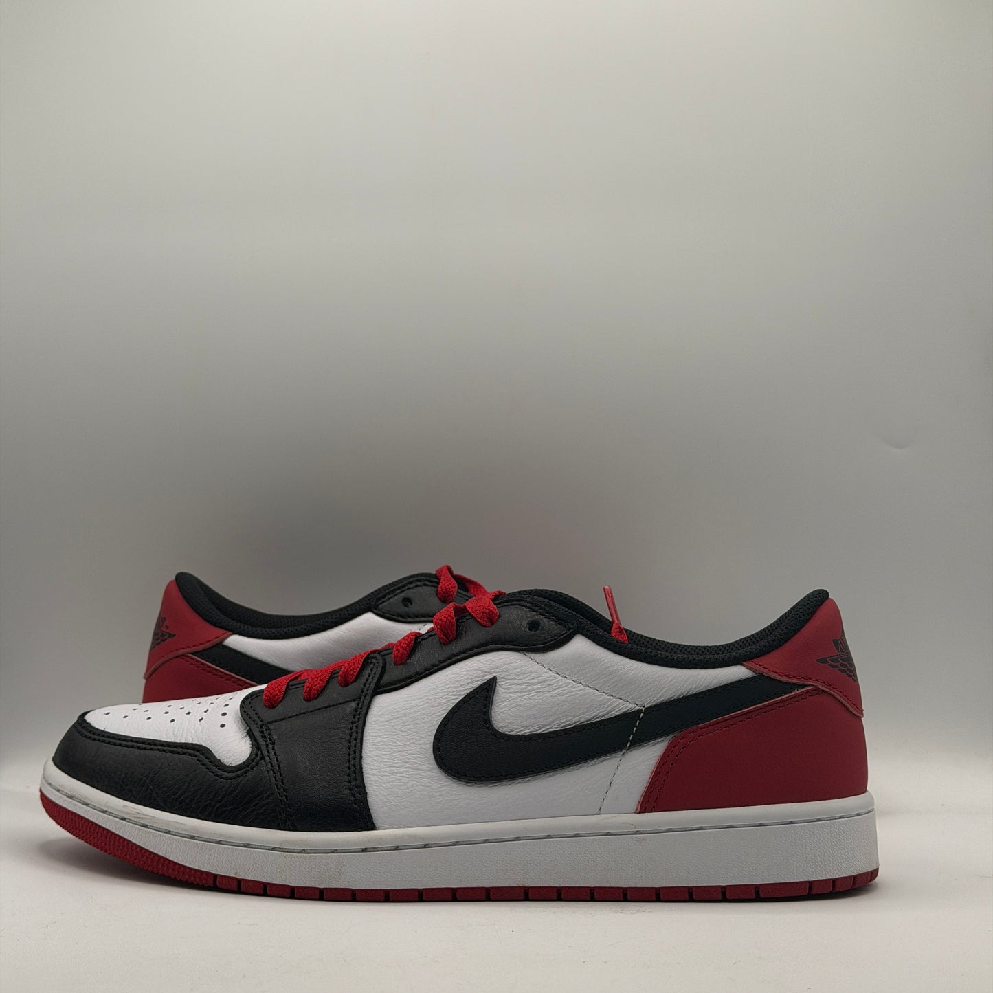 (USED) Jordan 1 Retro Low OG Black Toe (2023) Size 11