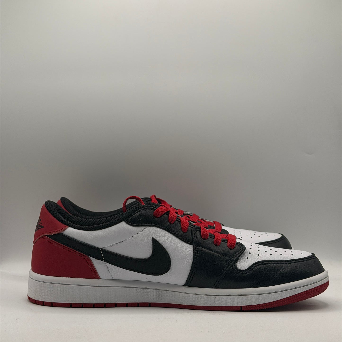(USED) Jordan 1 Retro Low OG Black Toe (2023) Size 11