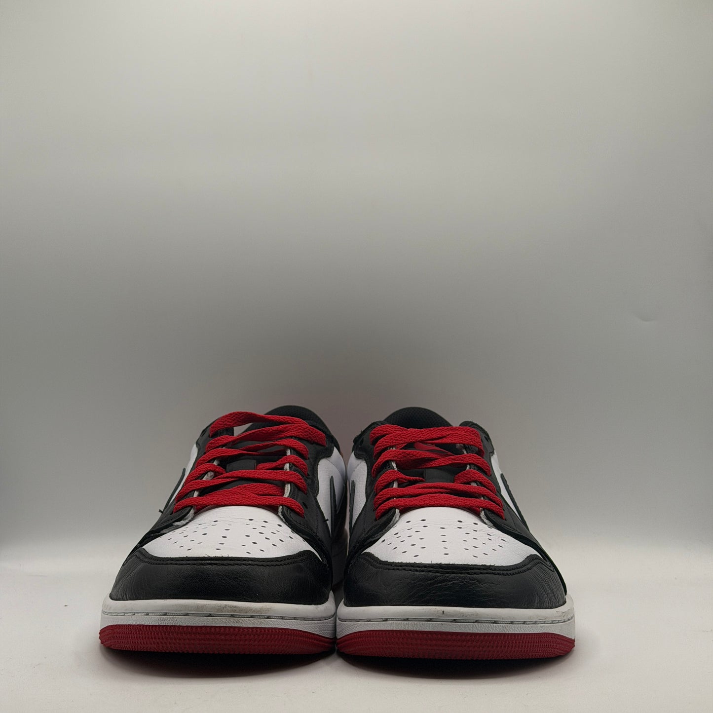 (USED) Jordan 1 Retro Low OG Black Toe (2023) Size 11
