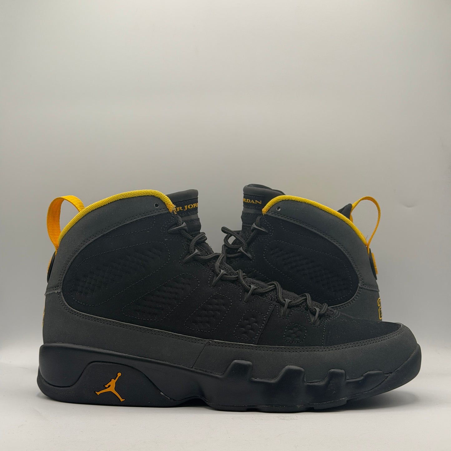 (USED) Jordan 9 Retro University Gold Size 10.5
