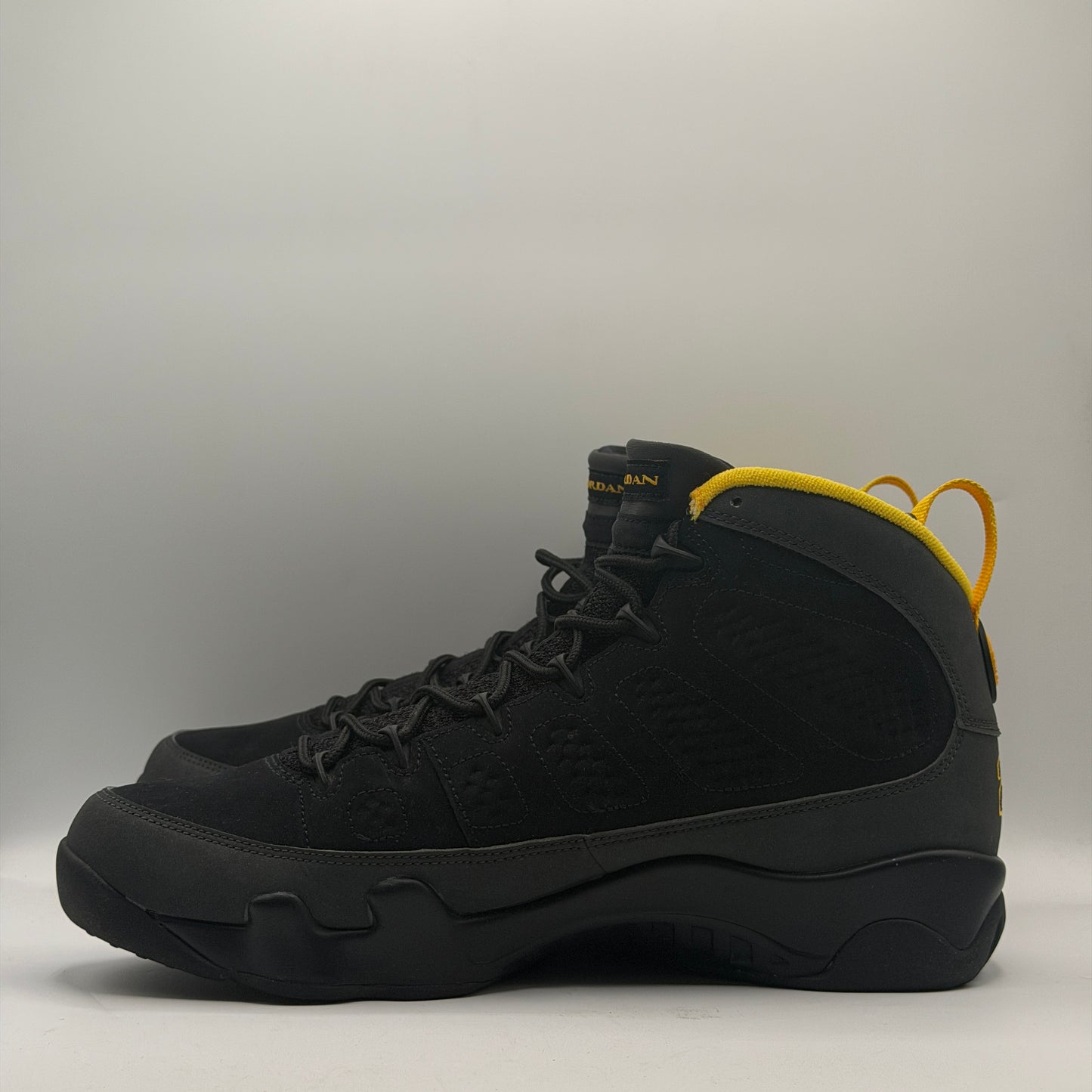 (USED) Jordan 9 Retro University Gold Size 10.5