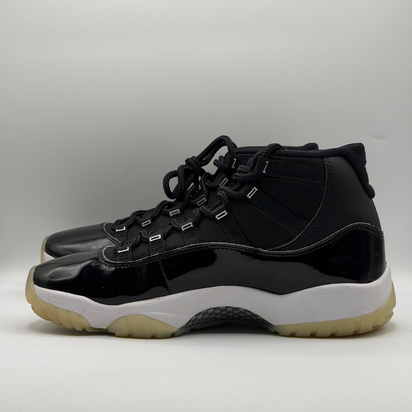 (USED NO BOX) Jordan 11 Retro Jubilee Size 10