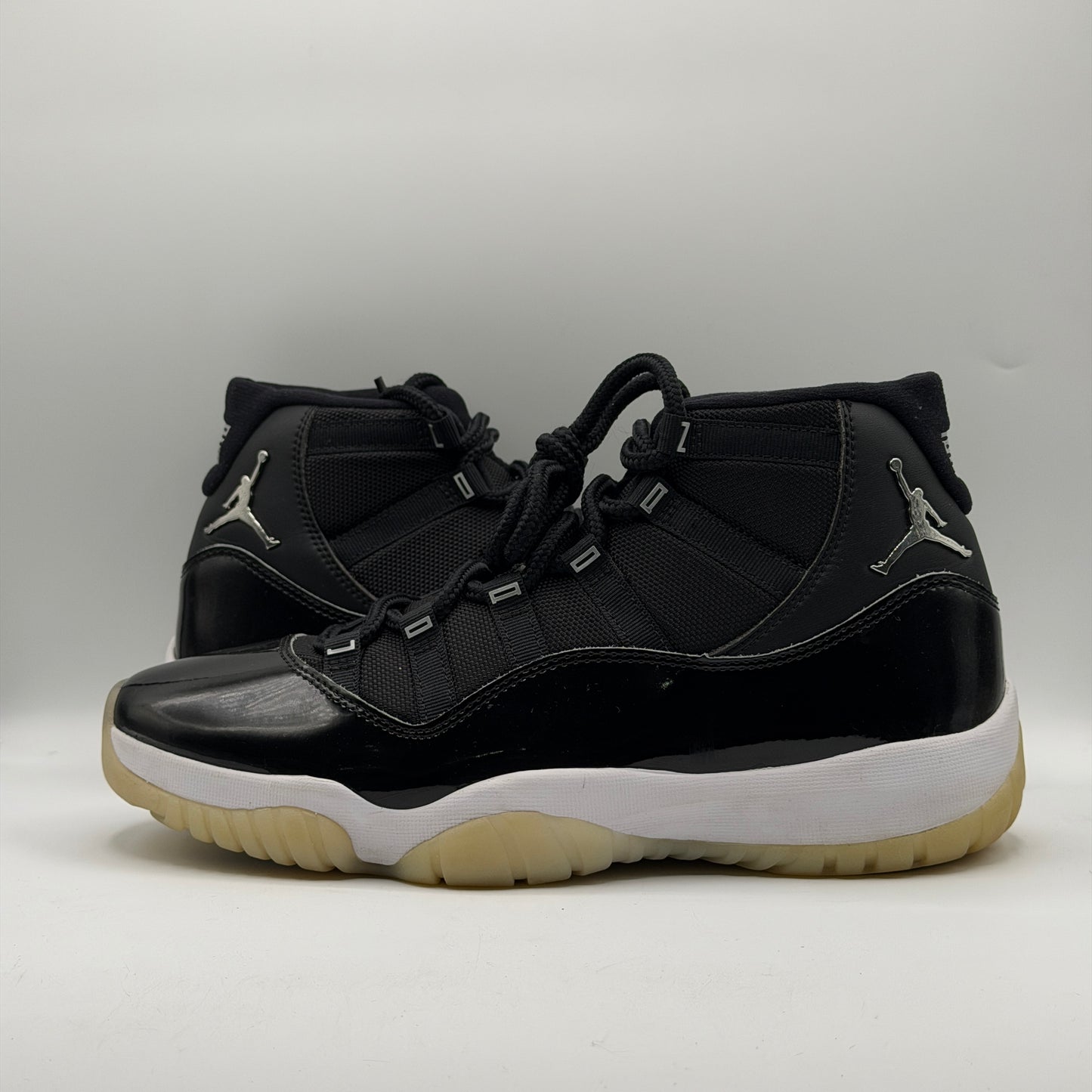 (USED NO BOX) Jordan 11 Retro Jubilee Size 10