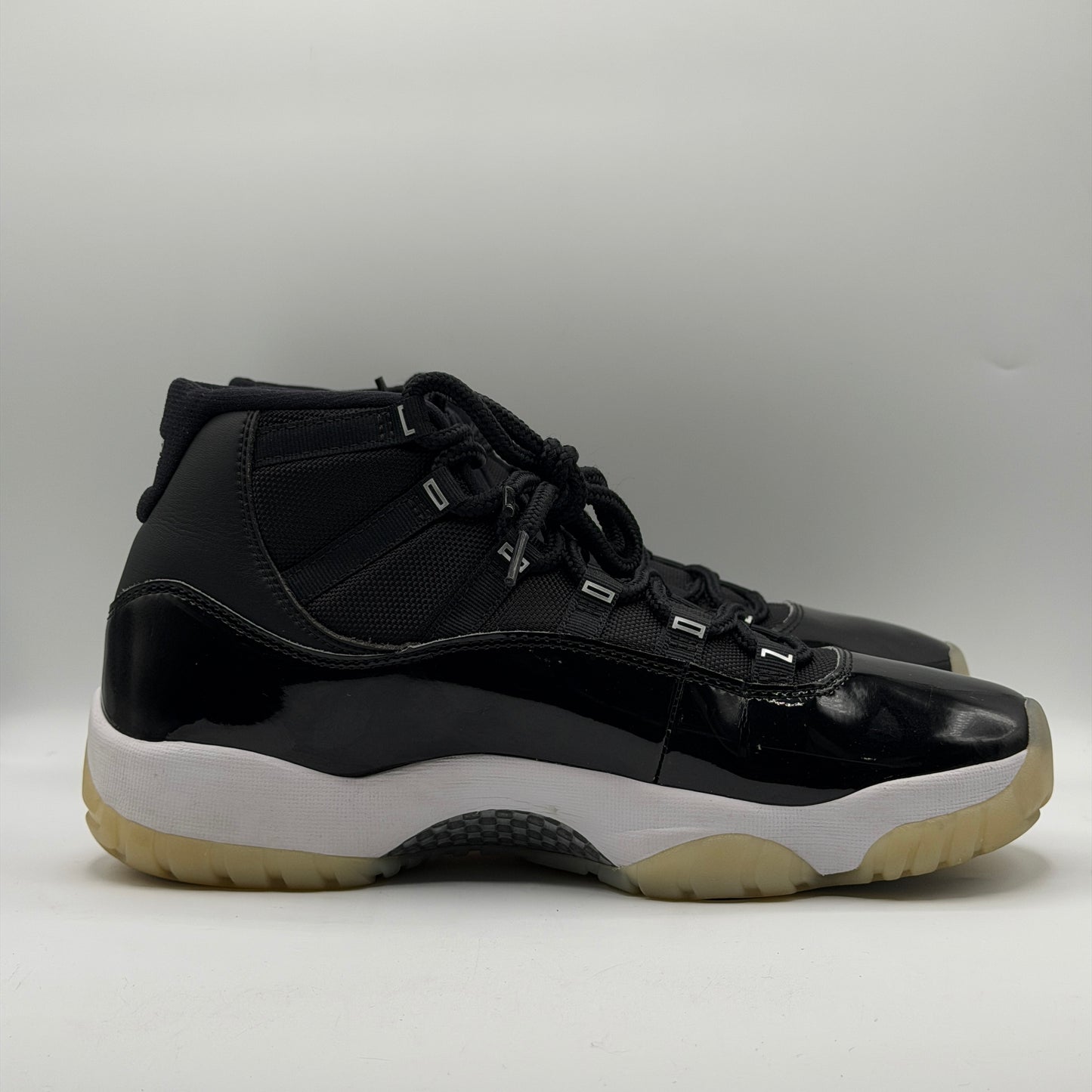(USED NO BOX) Jordan 11 Retro Jubilee Size 10