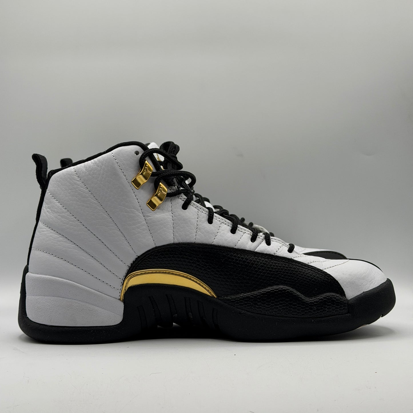 (USED NO BOX) Jordan 12 Retro Royalty Taxi Size 9.5