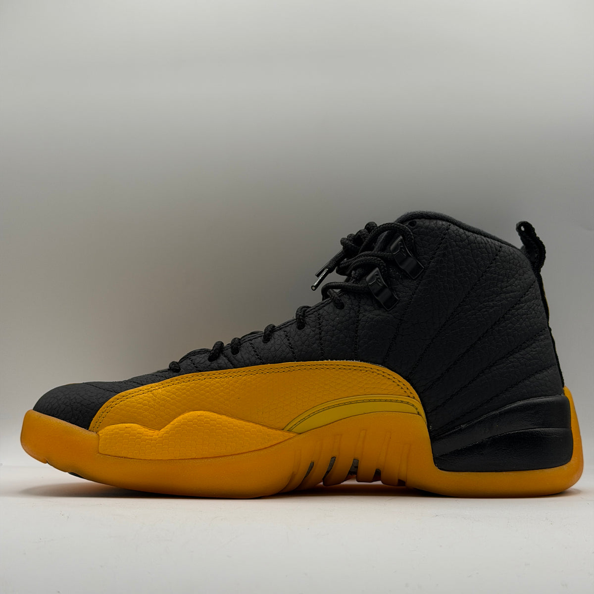 (USED No Box) Jordan 12 Retro Black University Gold Size 8