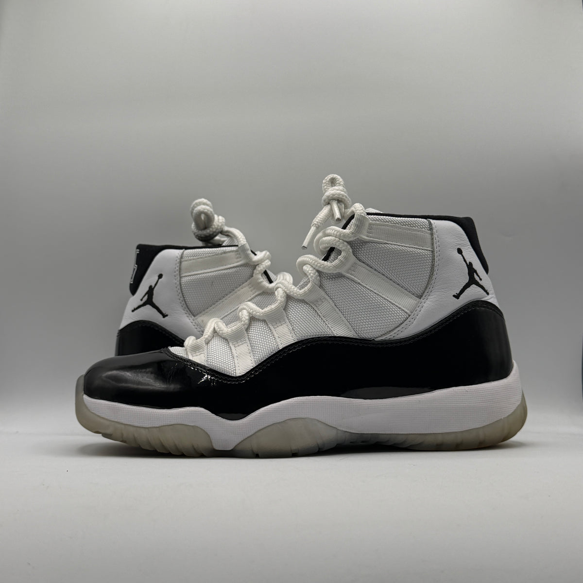 (USED) Jordan 11 Retro Concord (2018) Size 8