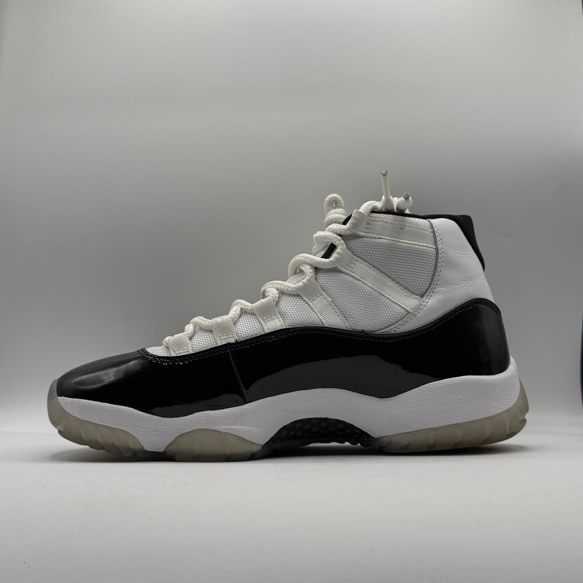 (USED) Jordan 11 Retro Concord (2018) Size 8