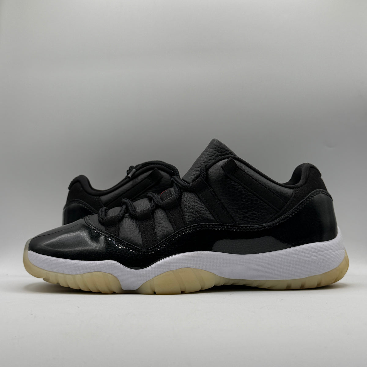 (USED No Box) Jordan 11 Retro Low 72-10 Size 10